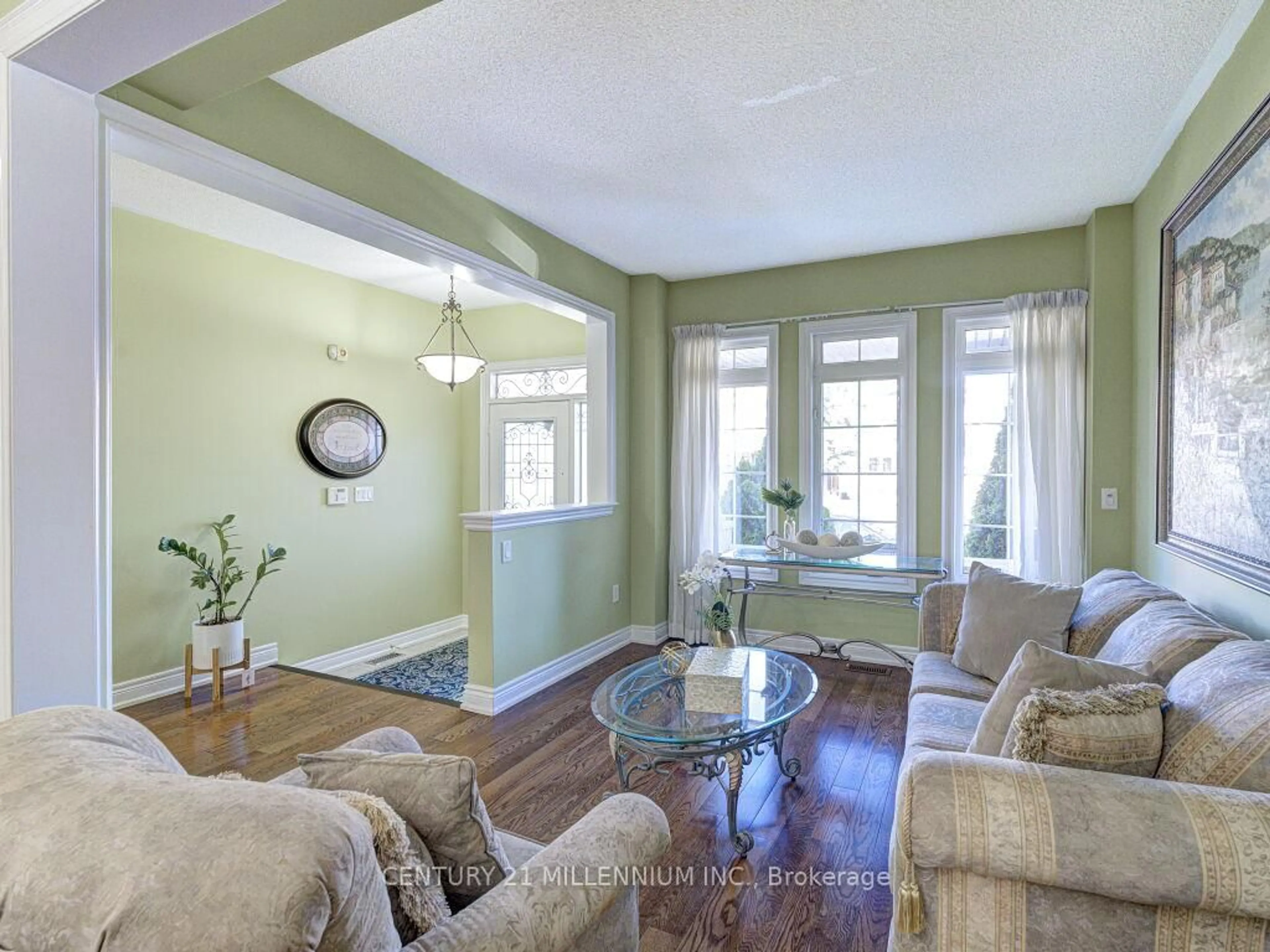Living room with furniture, unknown for 34 Lexington Rd, Brampton Ontario L6P 2B6