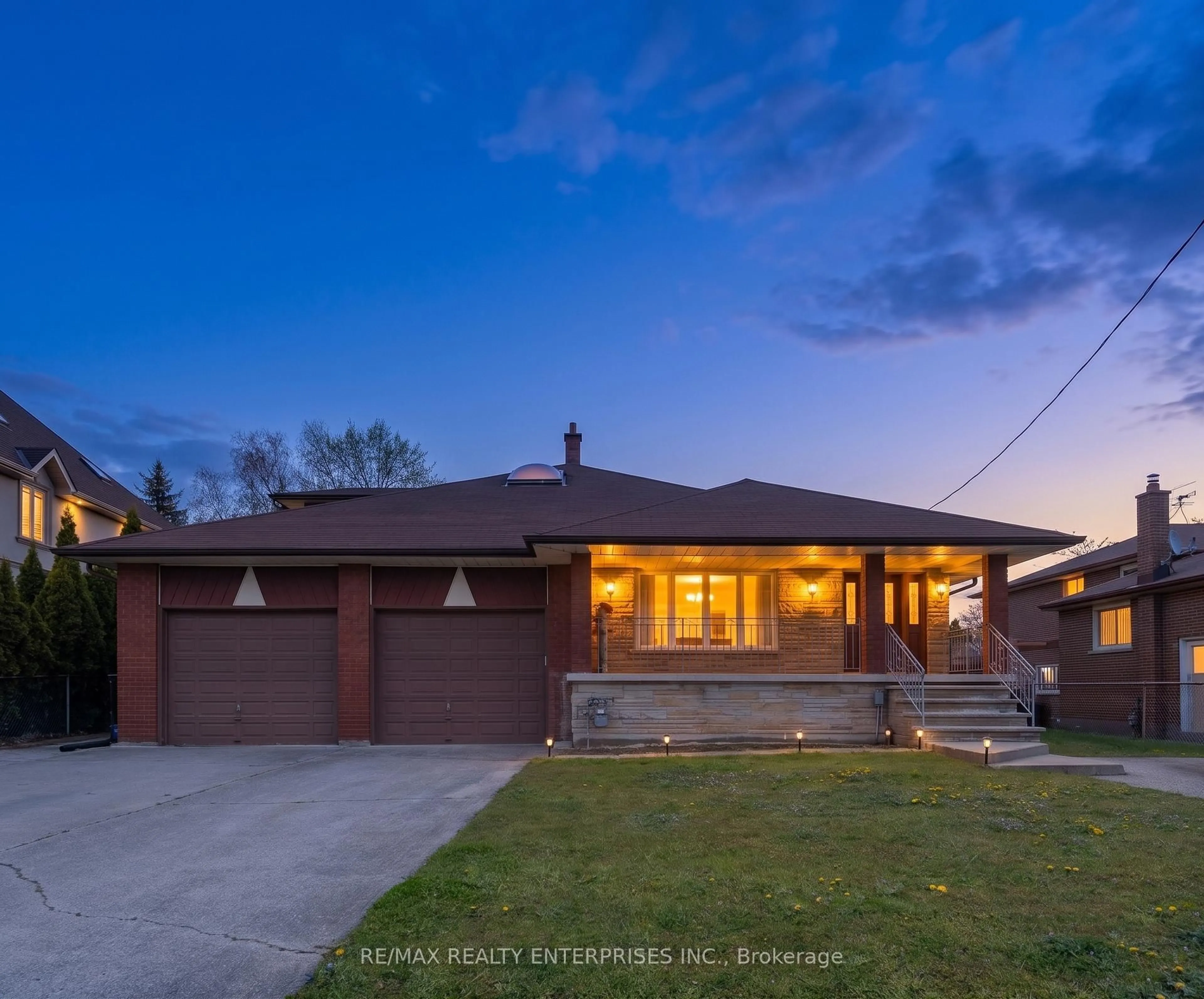 Home with brick exterior material, street for 1351 Haig Blvd, Mississauga Ontario L5E 2M8