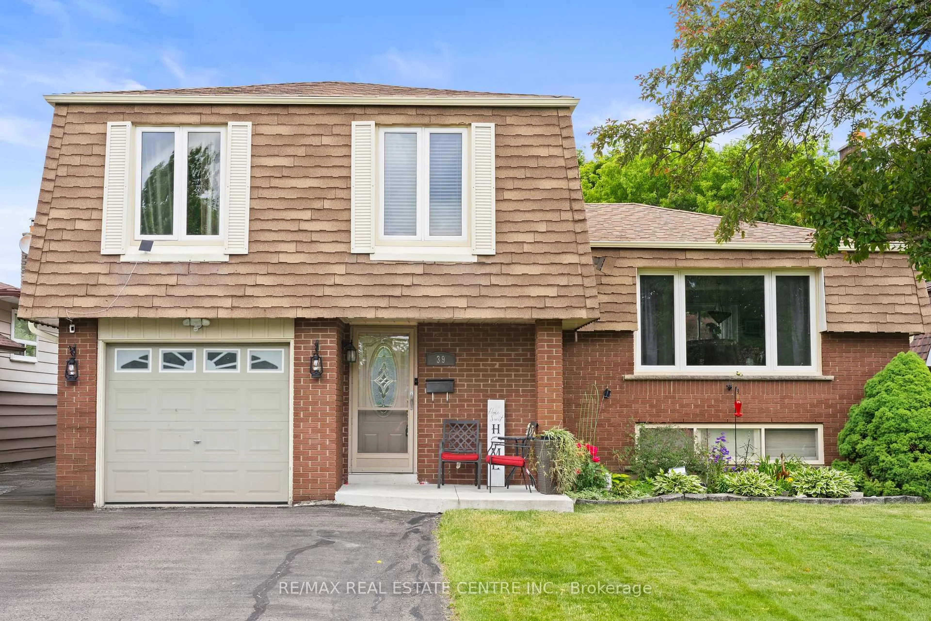 Home with brick exterior material, street for 39 Grassmere Cres, Brampton Ontario L6S 1C9