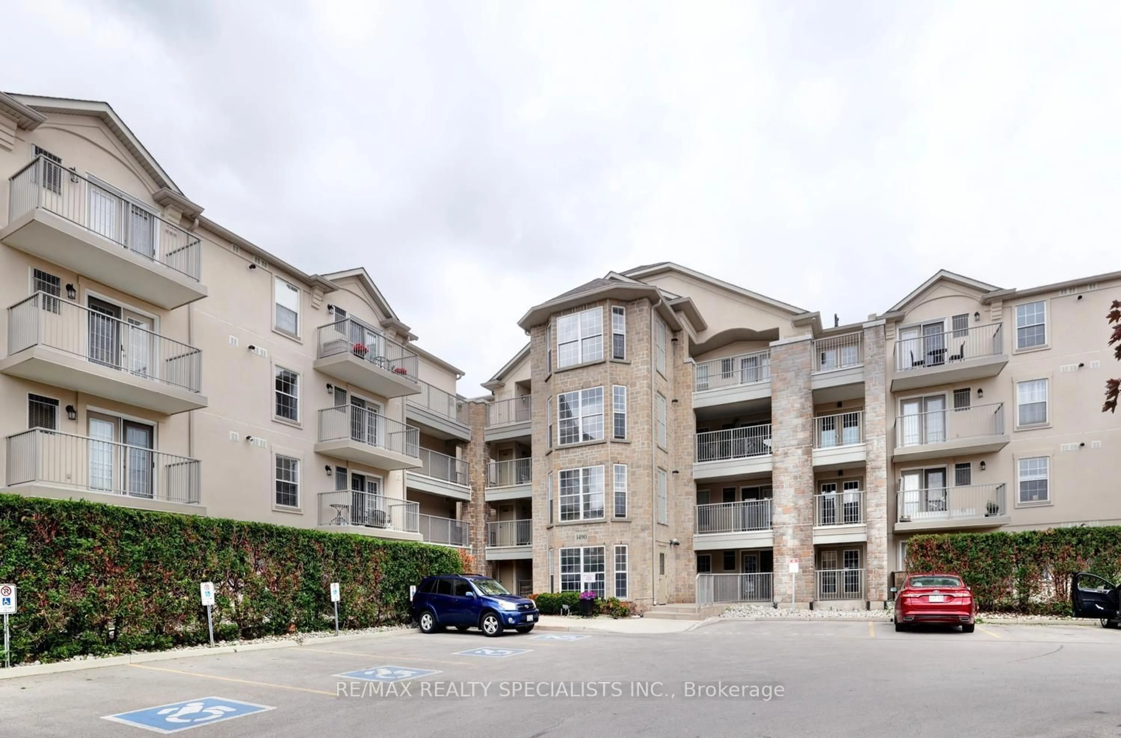 A pic from outside/outdoor area/front of a property/back of a property/a pic from drone, unknown for 1490 Bishops Gate #107, Oakville Ontario L6M 4N4