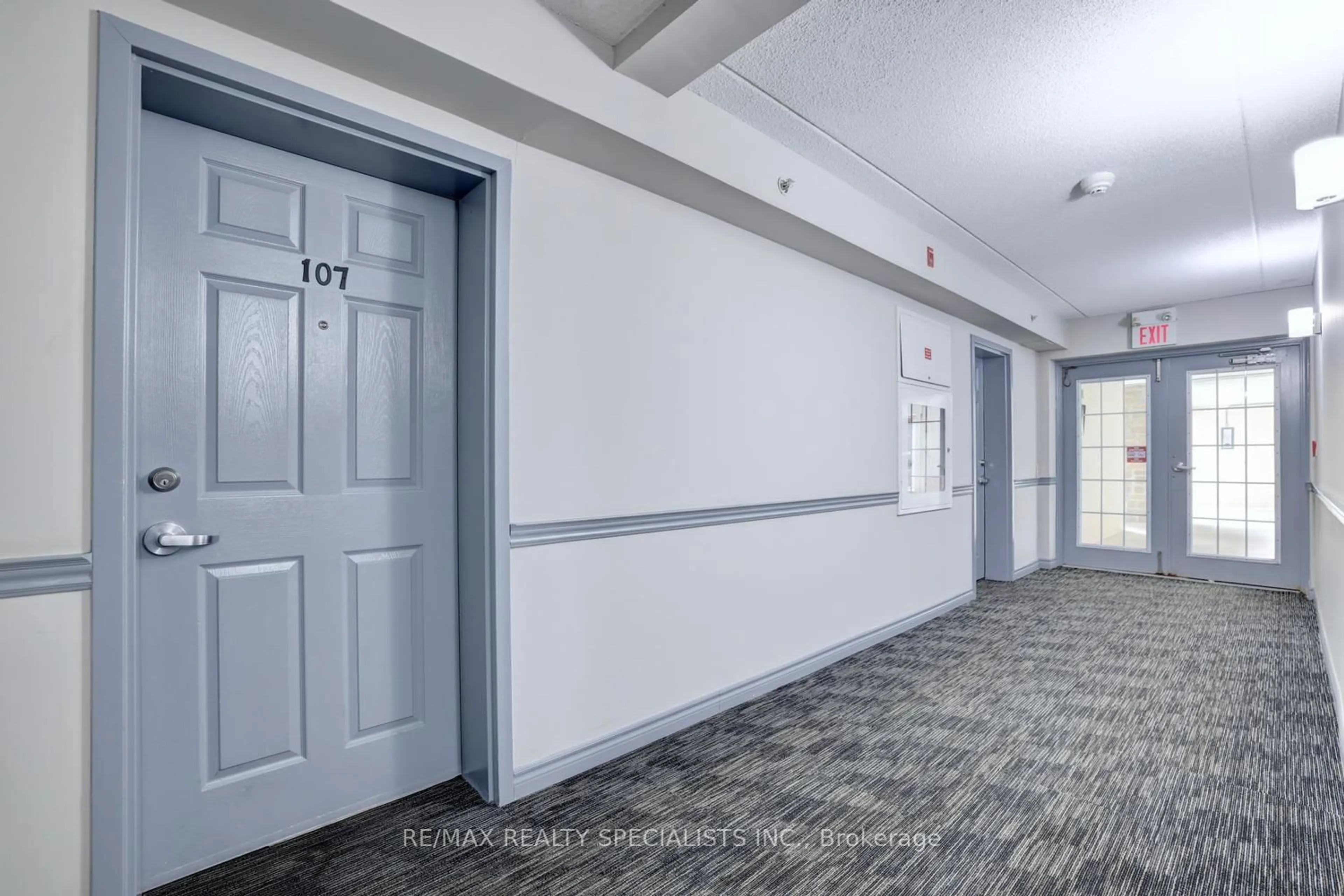 Indoor foyer for 1490 Bishops Gate #107, Oakville Ontario L6M 4N4