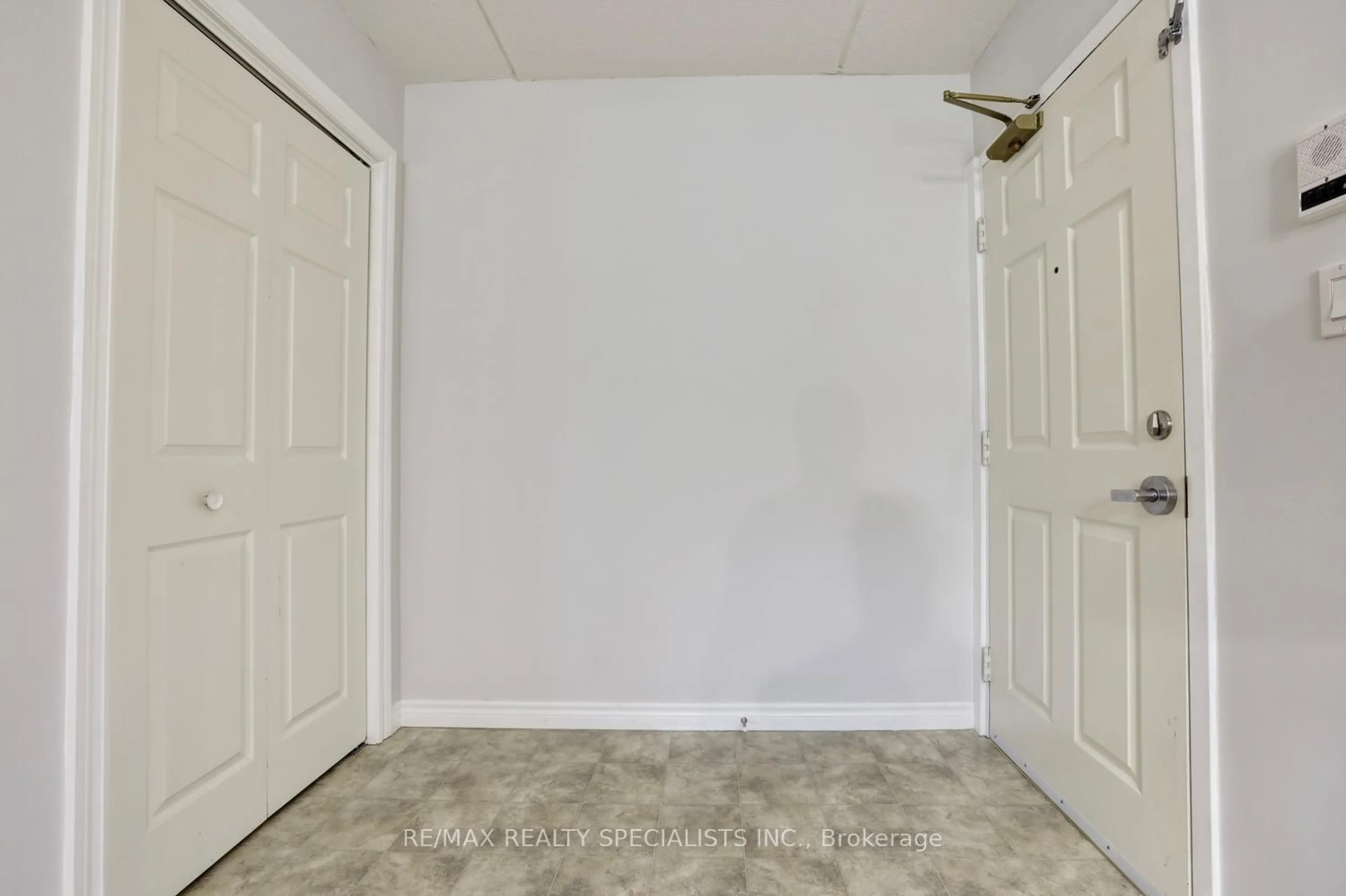 A pic of a room for 1490 Bishops Gate #107, Oakville Ontario L6M 4N4
