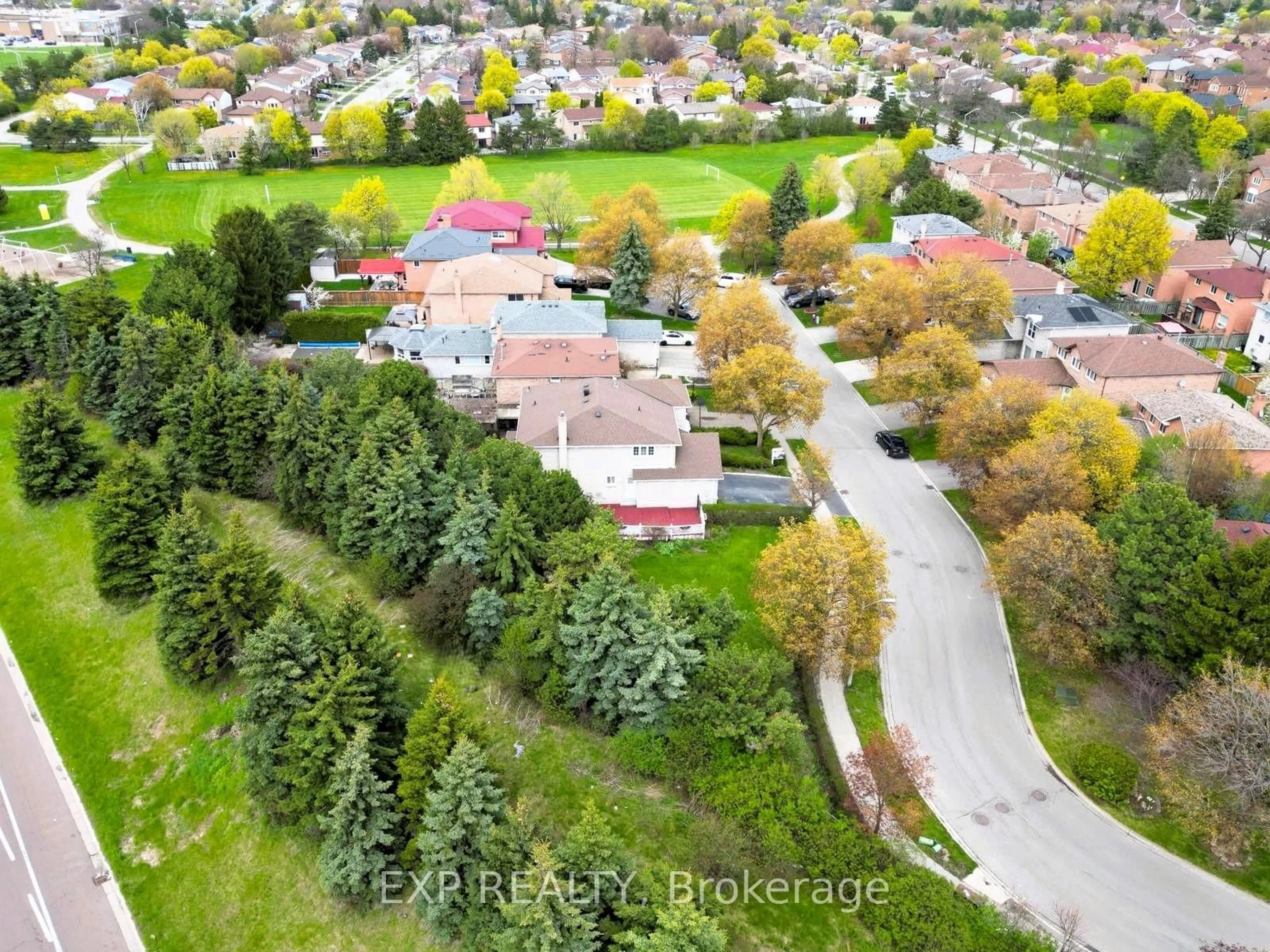 A pic from outside/outdoor area/front of a property/back of a property/a pic from drone, street for 4 Leatherhead Crt, Brampton Ontario L6S 4R9