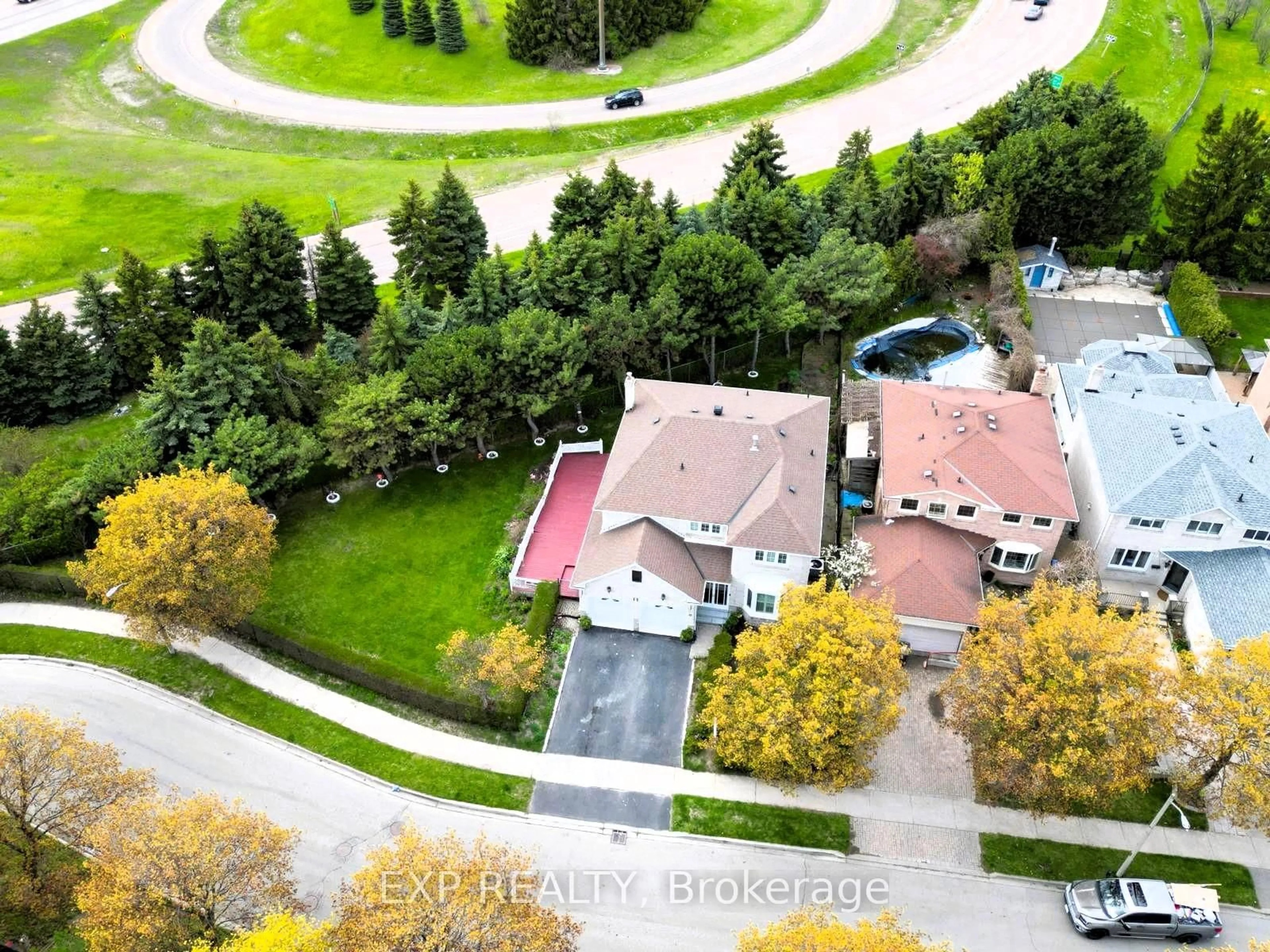 A pic from outside/outdoor area/front of a property/back of a property/a pic from drone, street for 4 Leatherhead Crt, Brampton Ontario L6S 4R9