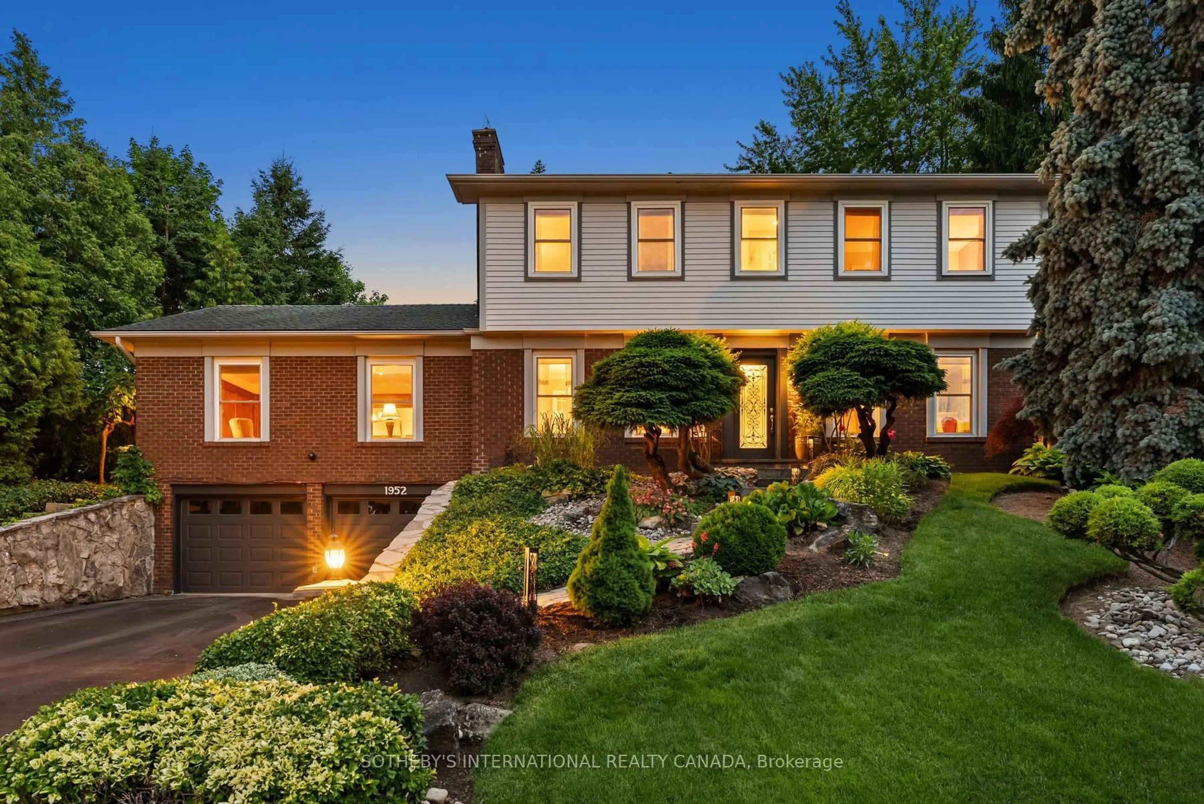 Home with brick exterior material, street for 1952 Edenvale Cres, Burlington Ontario L7P 3L9