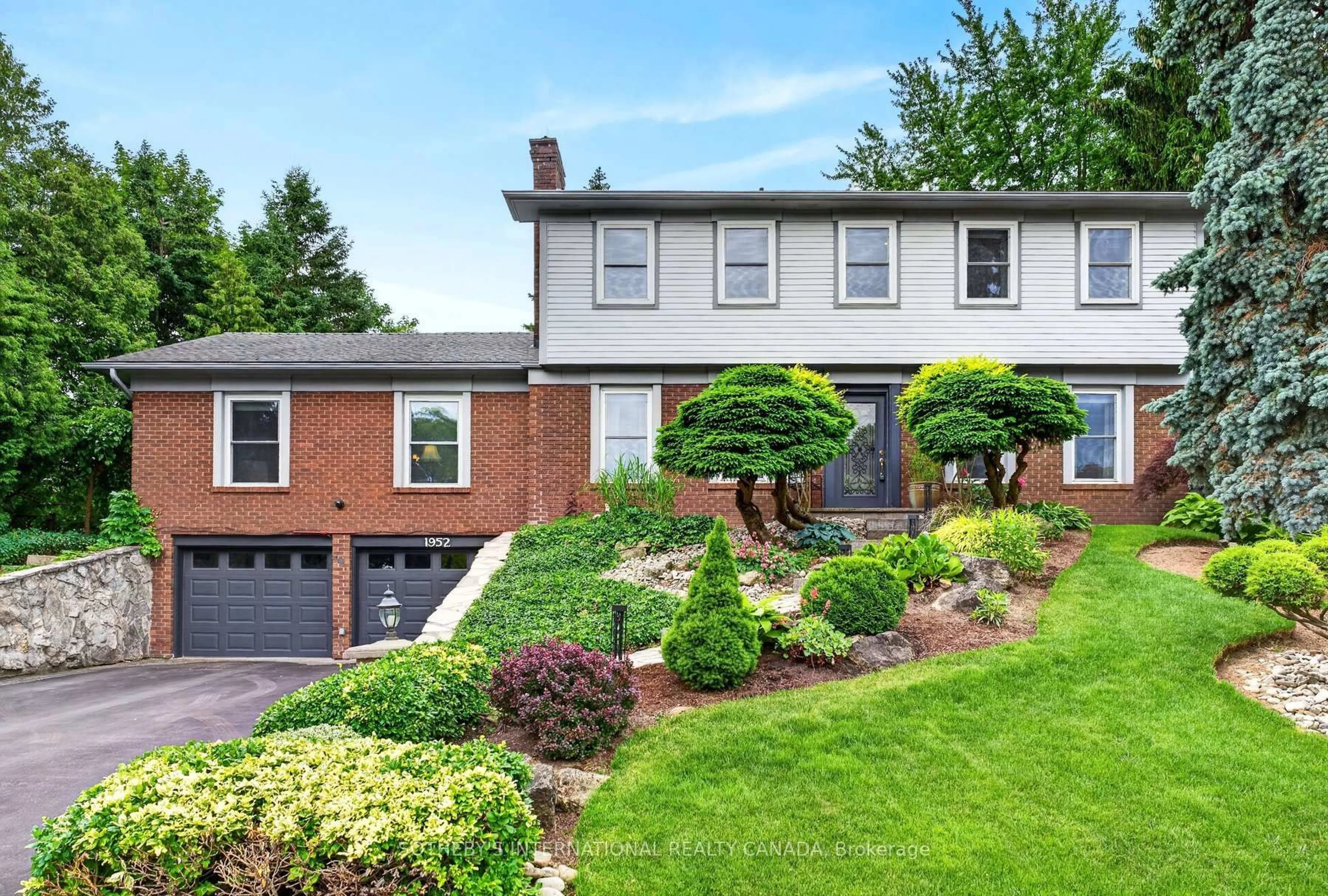 Home with brick exterior material, street for 1952 Edenvale Cres, Burlington Ontario L7P 3L9