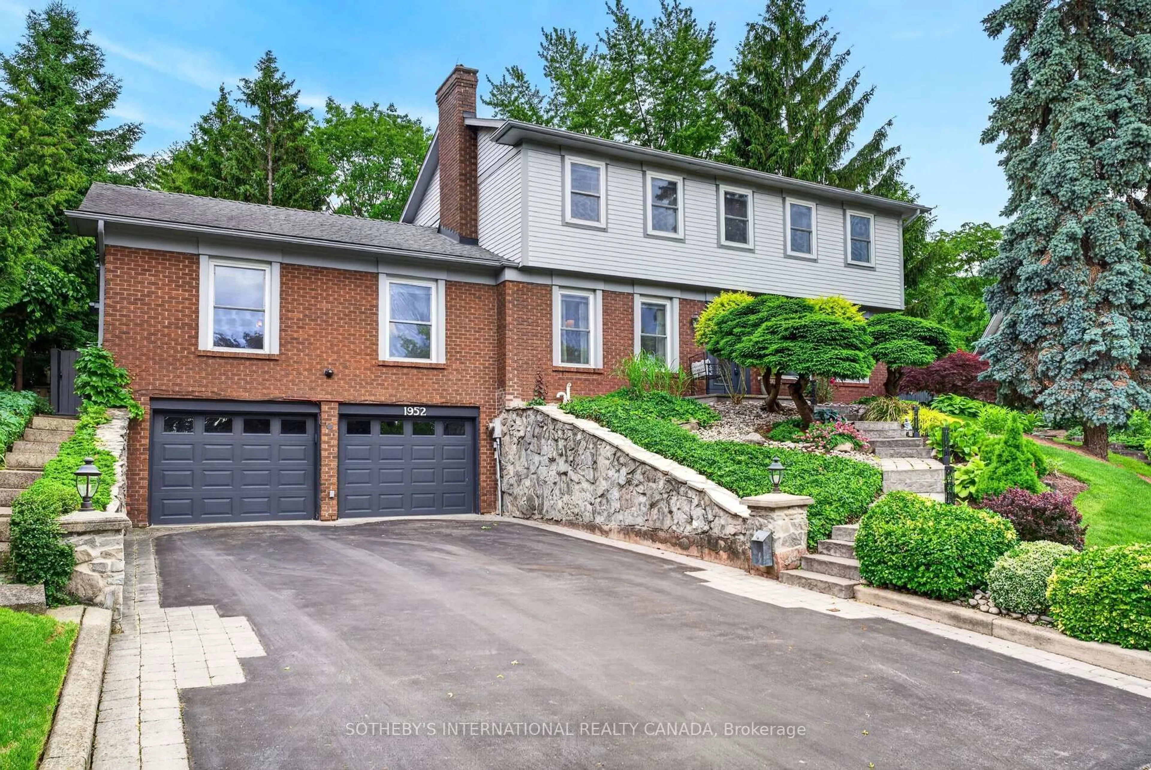 Home with brick exterior material, street for 1952 Edenvale Cres, Burlington Ontario L7P 3L9