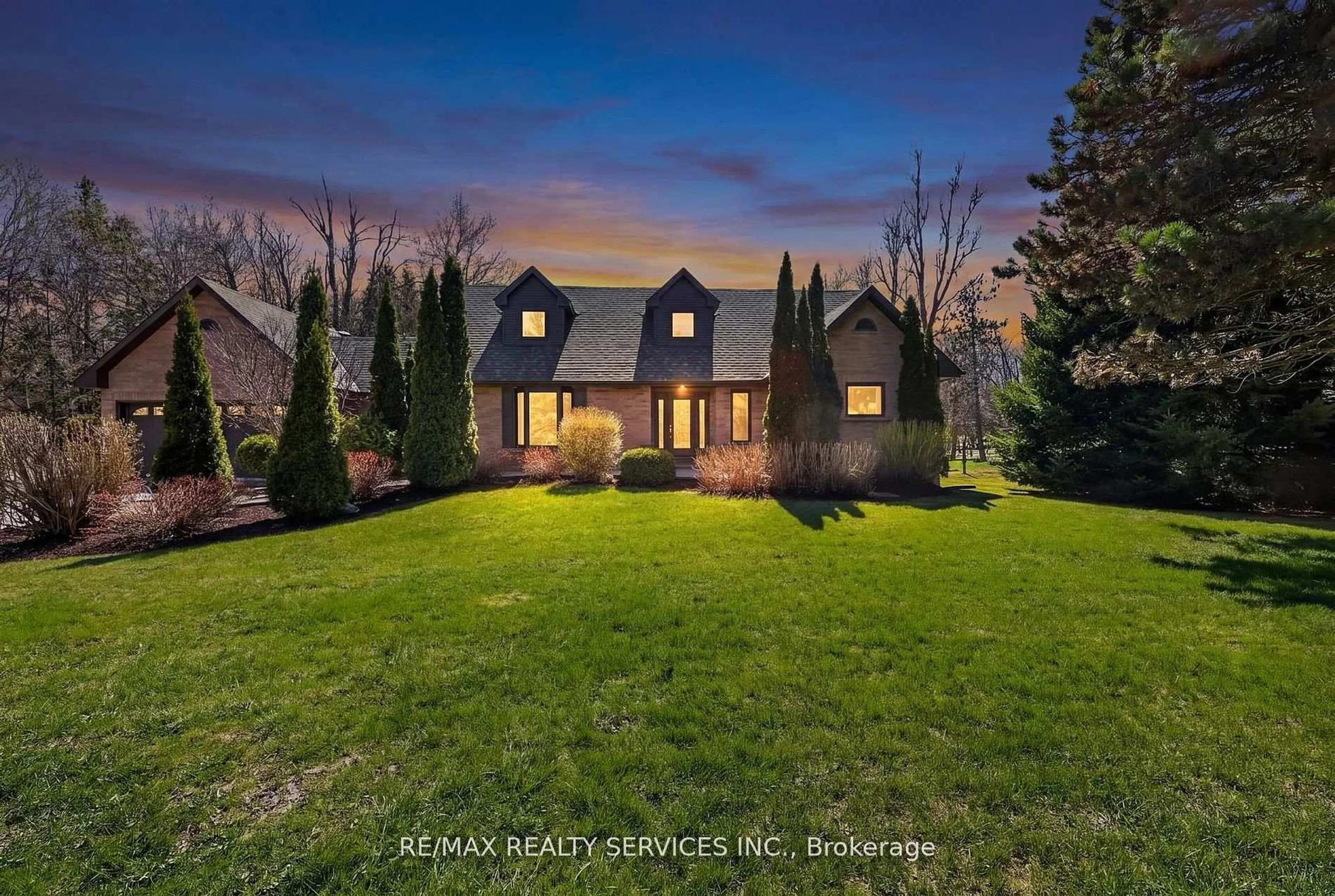 A pic from outside/outdoor area/front of a property/back of a property/a pic from drone, street for 12 Glenn Crt, Caledon Ontario L7K 0P2