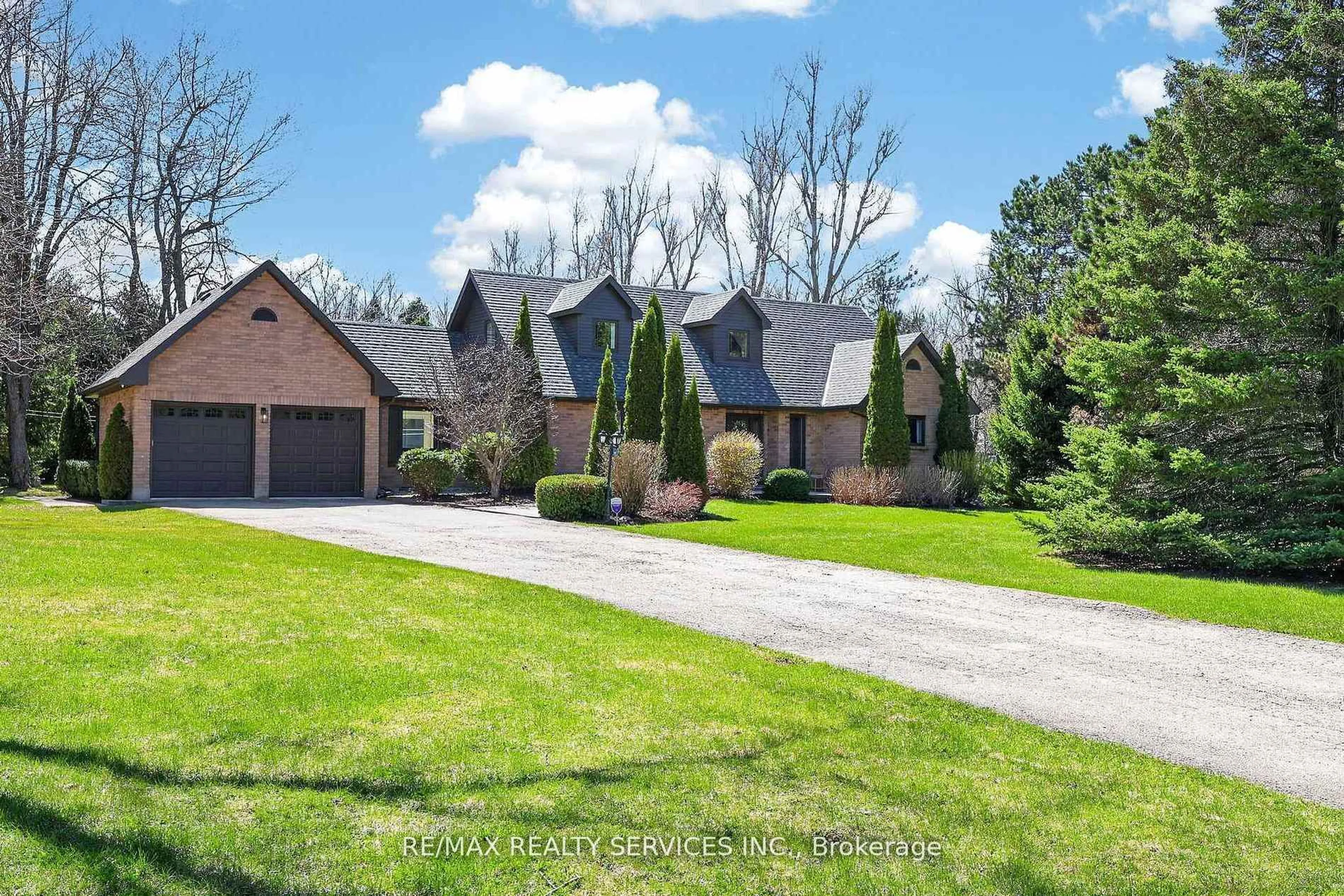 A pic from outside/outdoor area/front of a property/back of a property/a pic from drone, street for 12 Glenn Crt, Caledon Ontario L7K 0P2