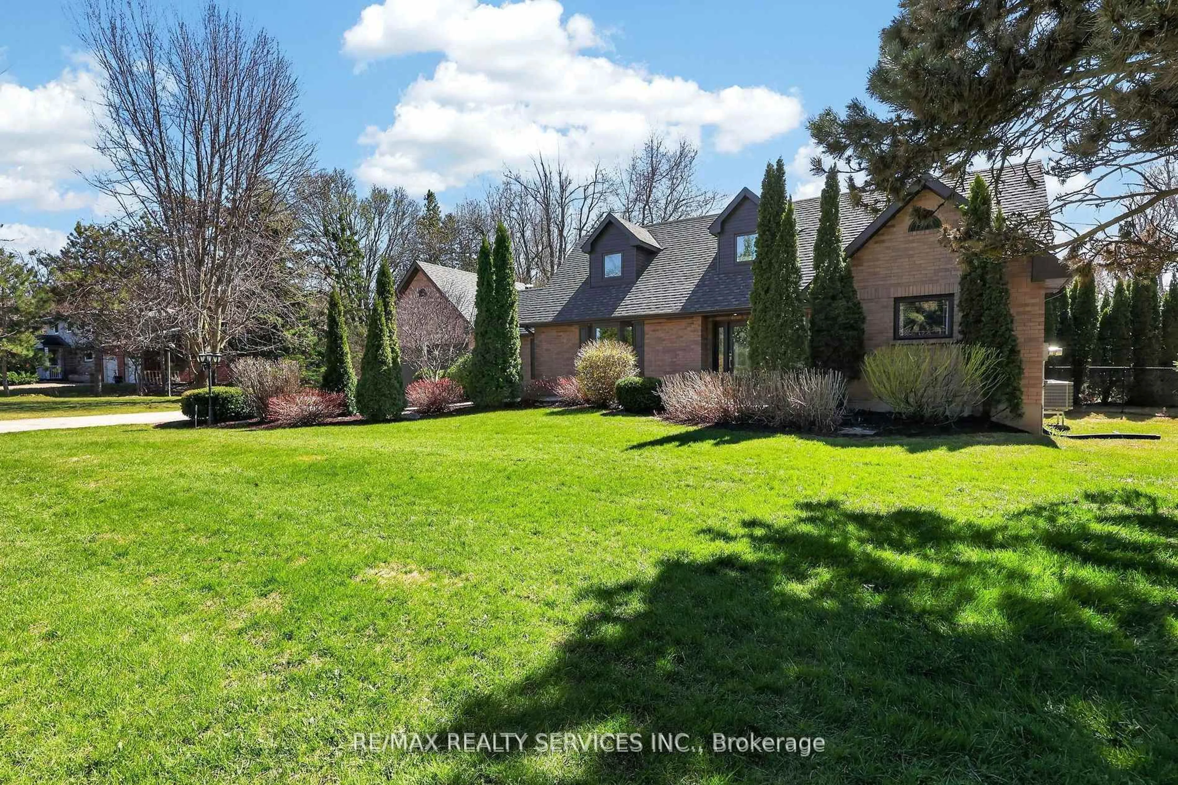 A pic from outside/outdoor area/front of a property/back of a property/a pic from drone, unknown for 12 Glenn Crt, Caledon Ontario L7K 0P2