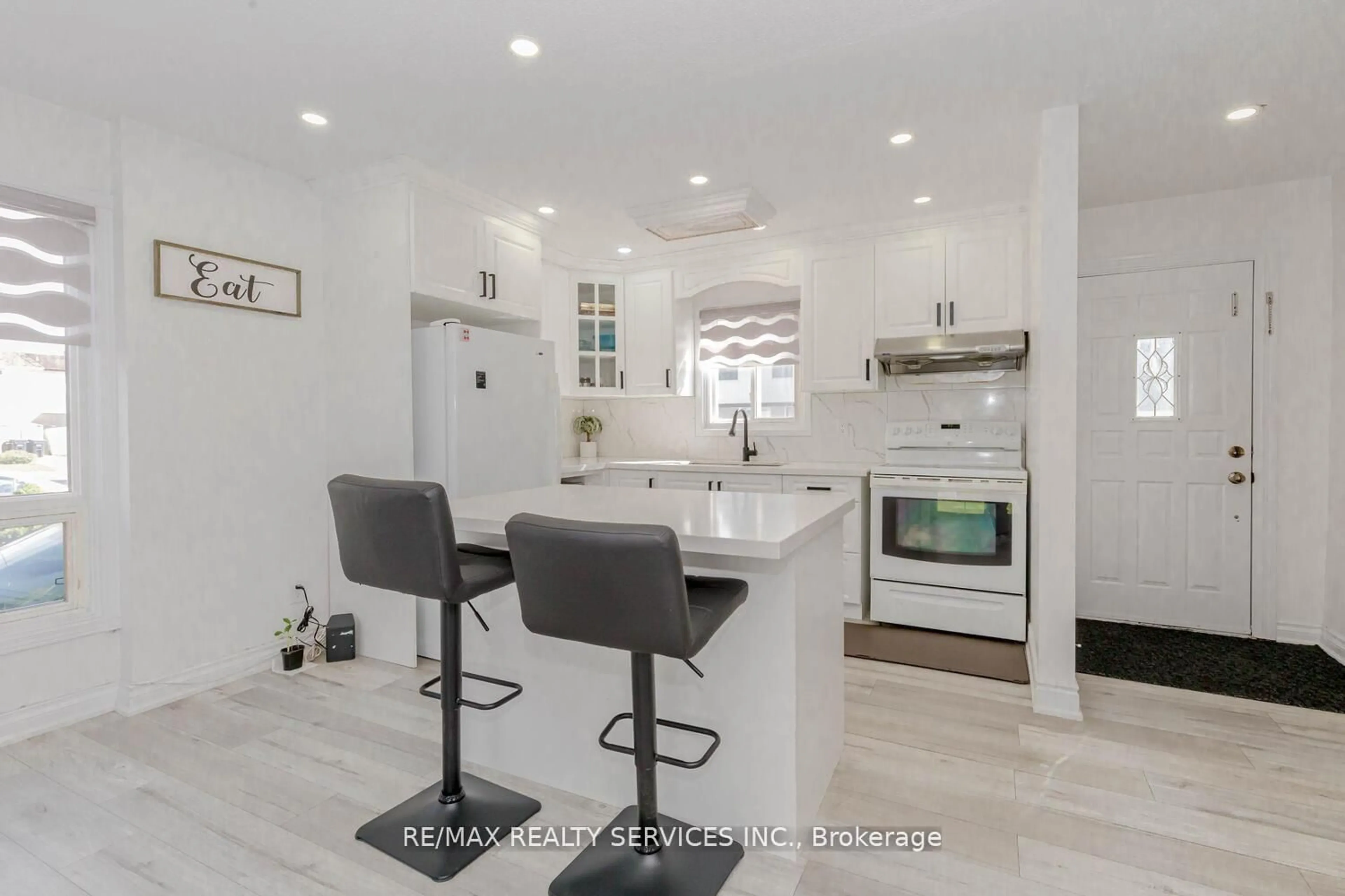 Contemporary kitchen, ceramic/tile floor for 13 Greenbush Crt, Brampton Ontario L6S 2K2