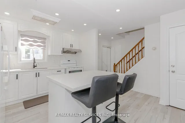 13 Greenbush Crt, Brampton 5