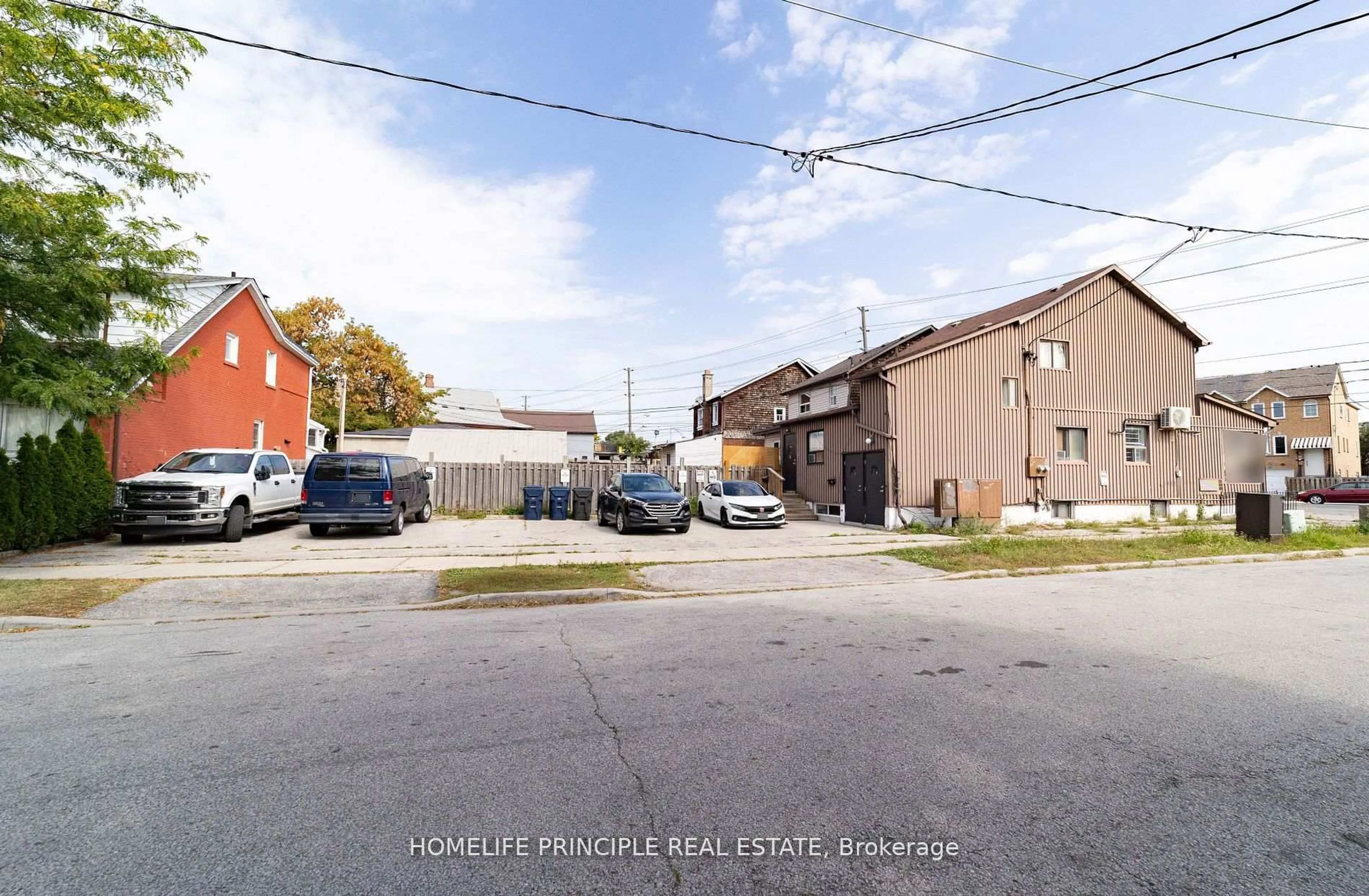 A pic from outside/outdoor area/front of a property/back of a property/a pic from drone, street for 1608 Weston Rd, Toronto Ontario M9N 1T9