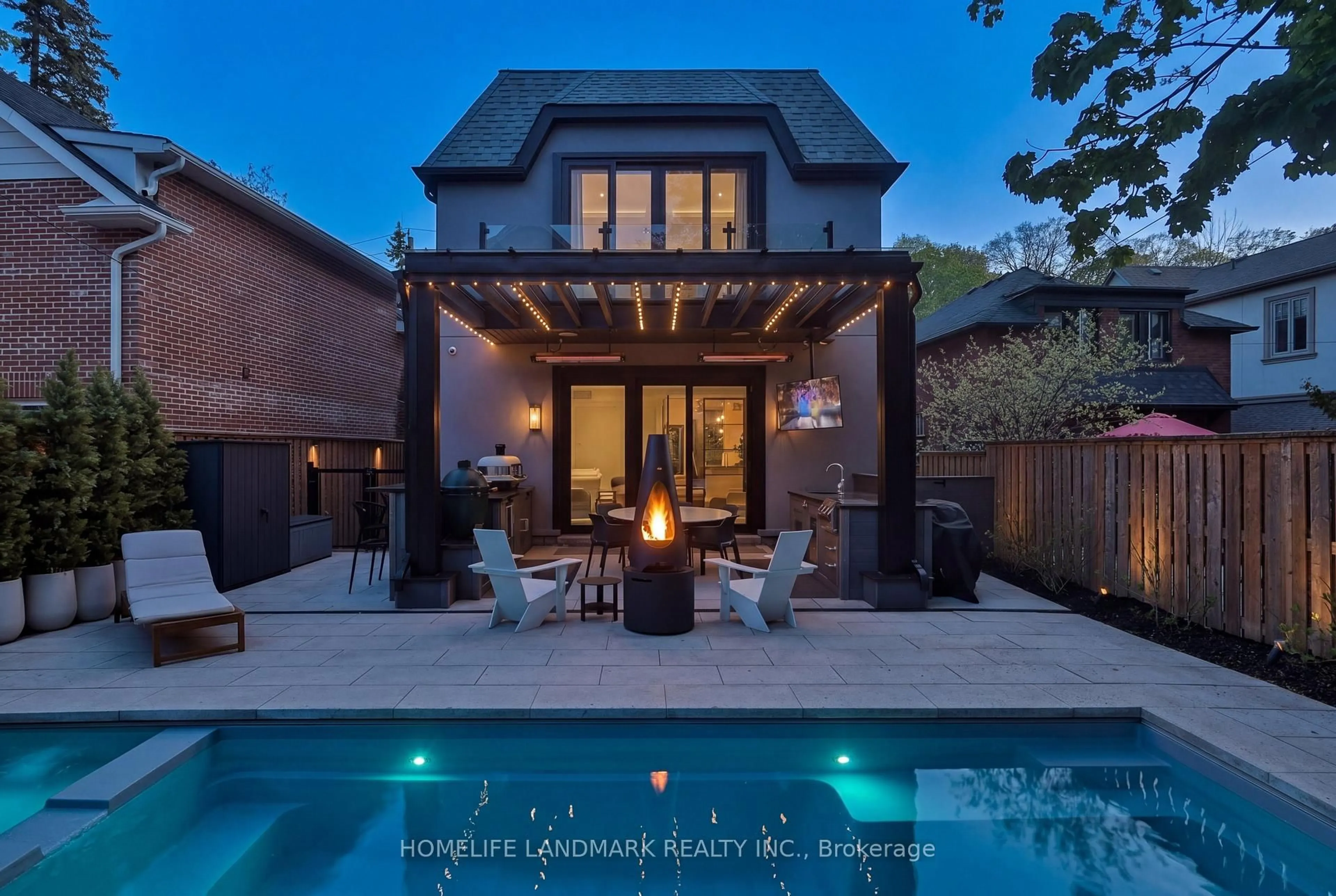 Patio, unknown for 211 South Kingsway Way, Toronto Ontario M6S 3T8
