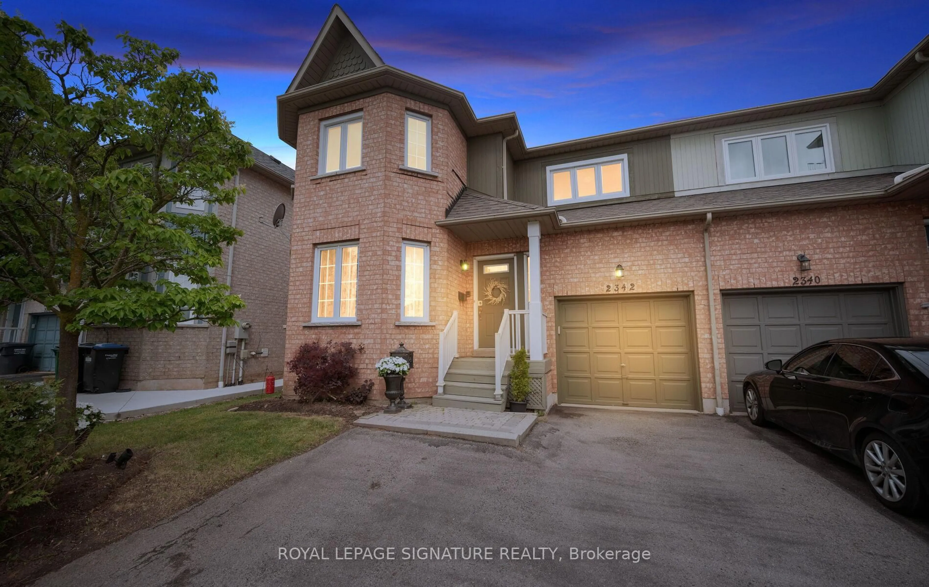 Home with brick exterior material, street for 2342 Bankside Dr, Mississauga Ontario L5M 6E1