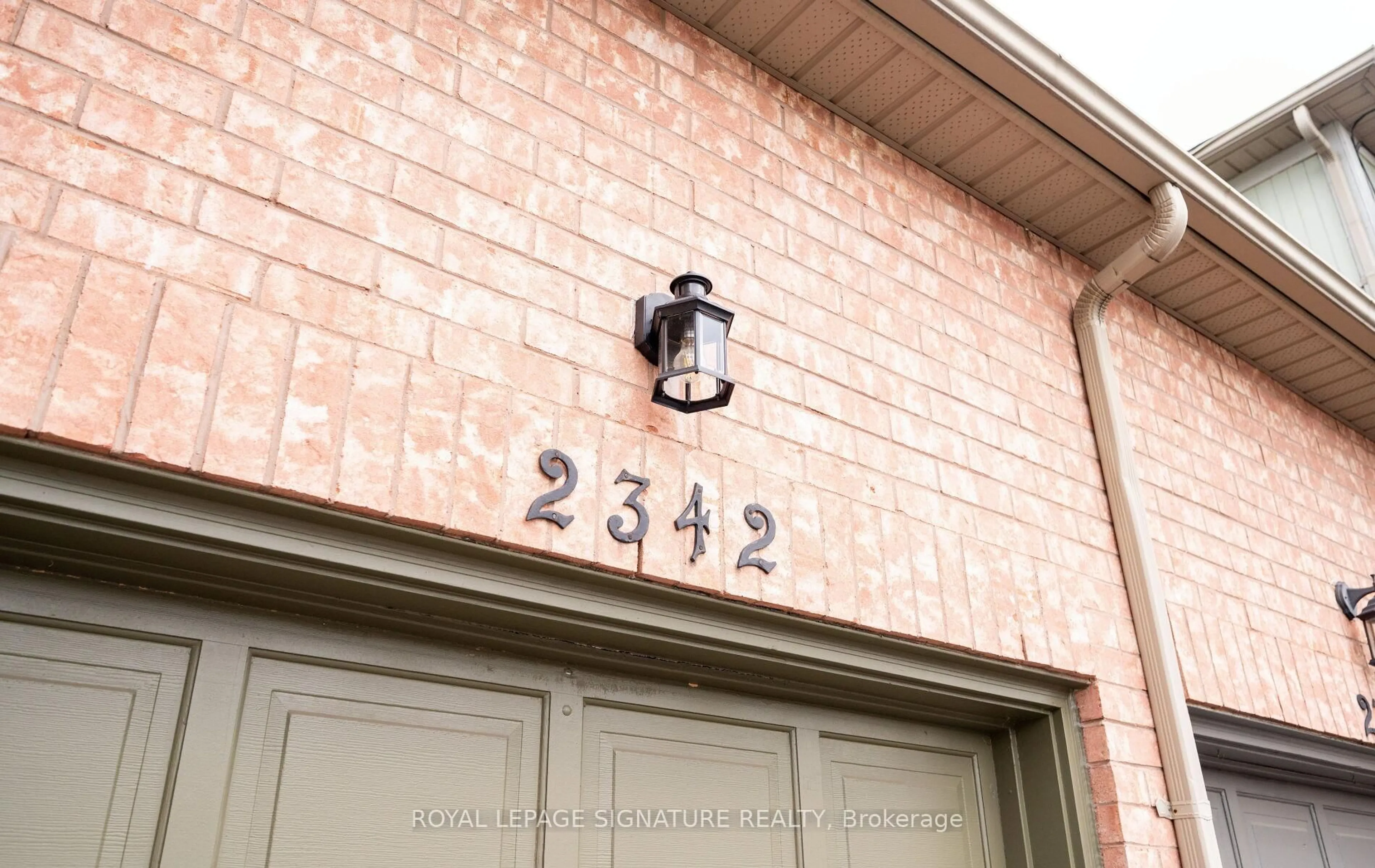 Home with brick exterior material, street for 2342 Bankside Dr, Mississauga Ontario L5M 6E1