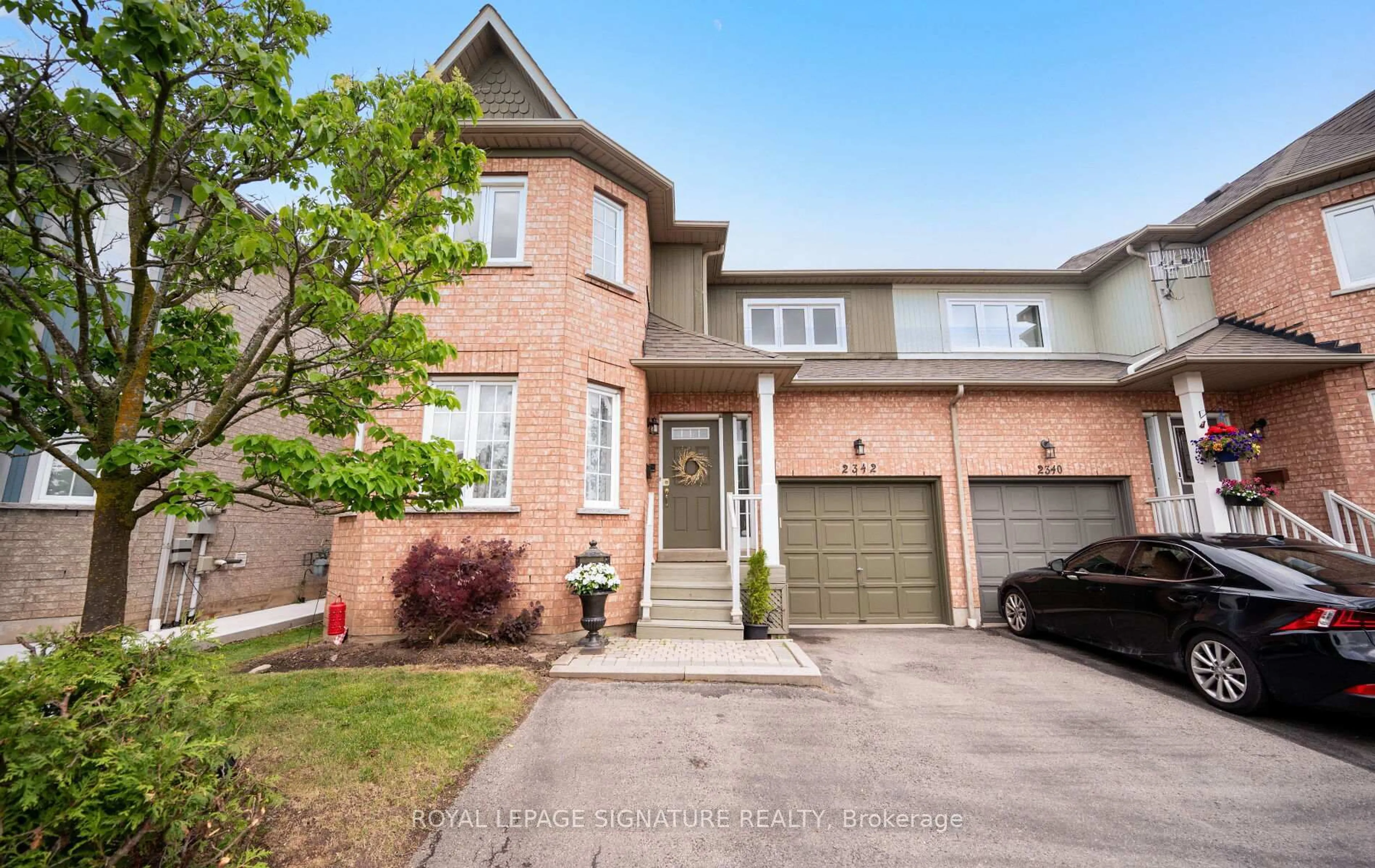Home with brick exterior material, street for 2342 Bankside Dr, Mississauga Ontario L5M 6E1