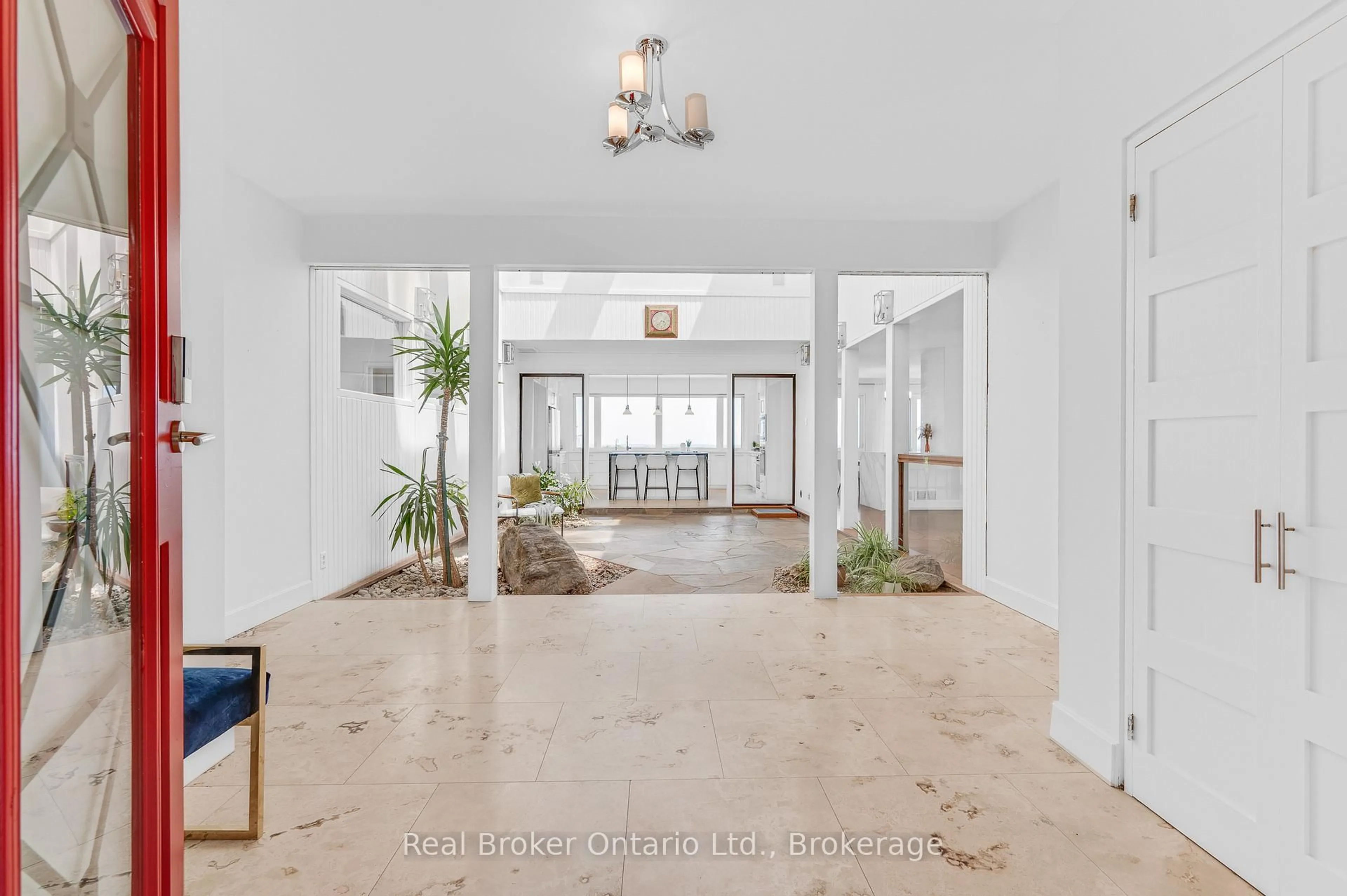 Indoor entryway for 7295 Bell School Line, Milton Ontario L9T 2Y1