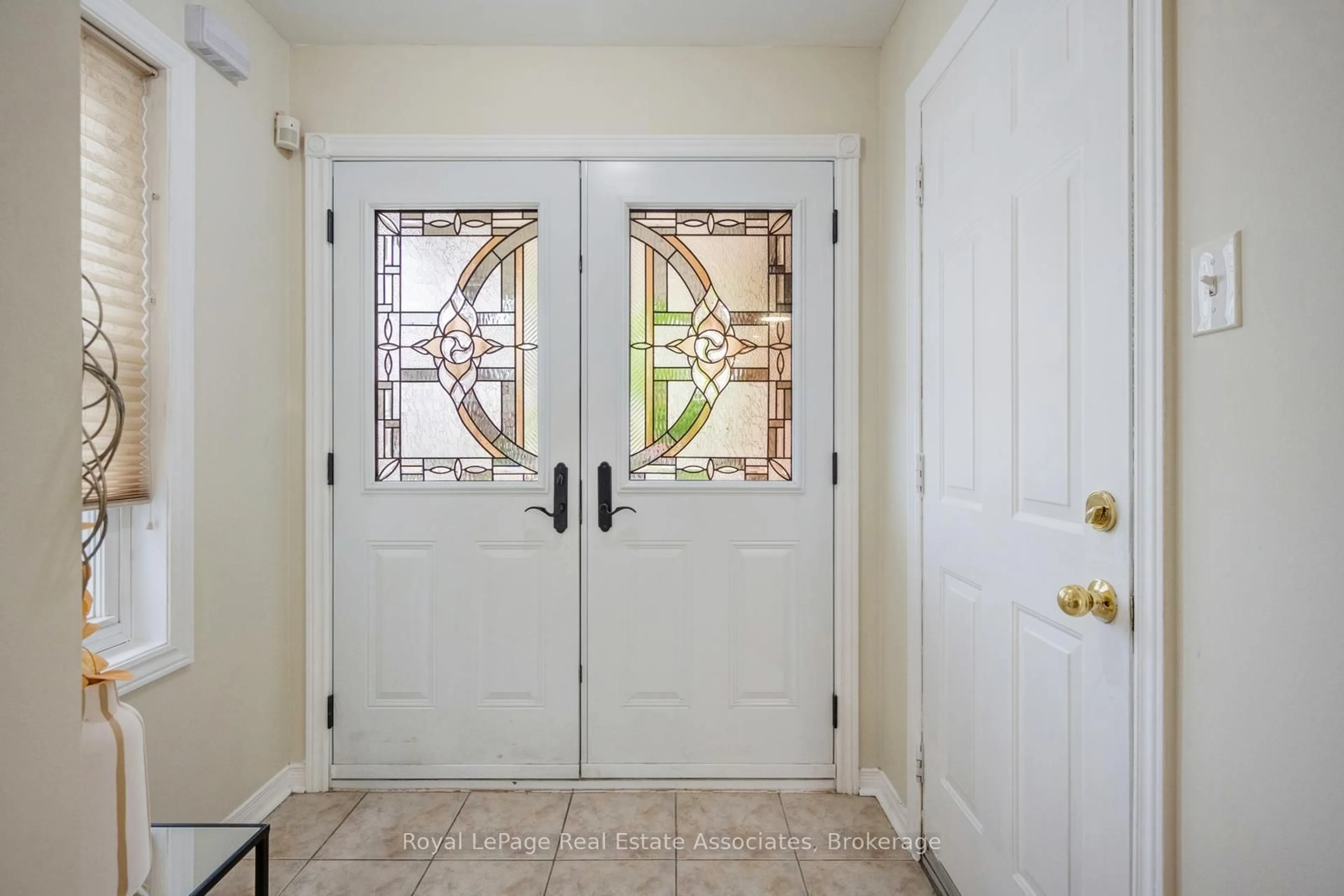 Indoor entryway for 49 Tiller Tr, Brampton Ontario L6X 4R6