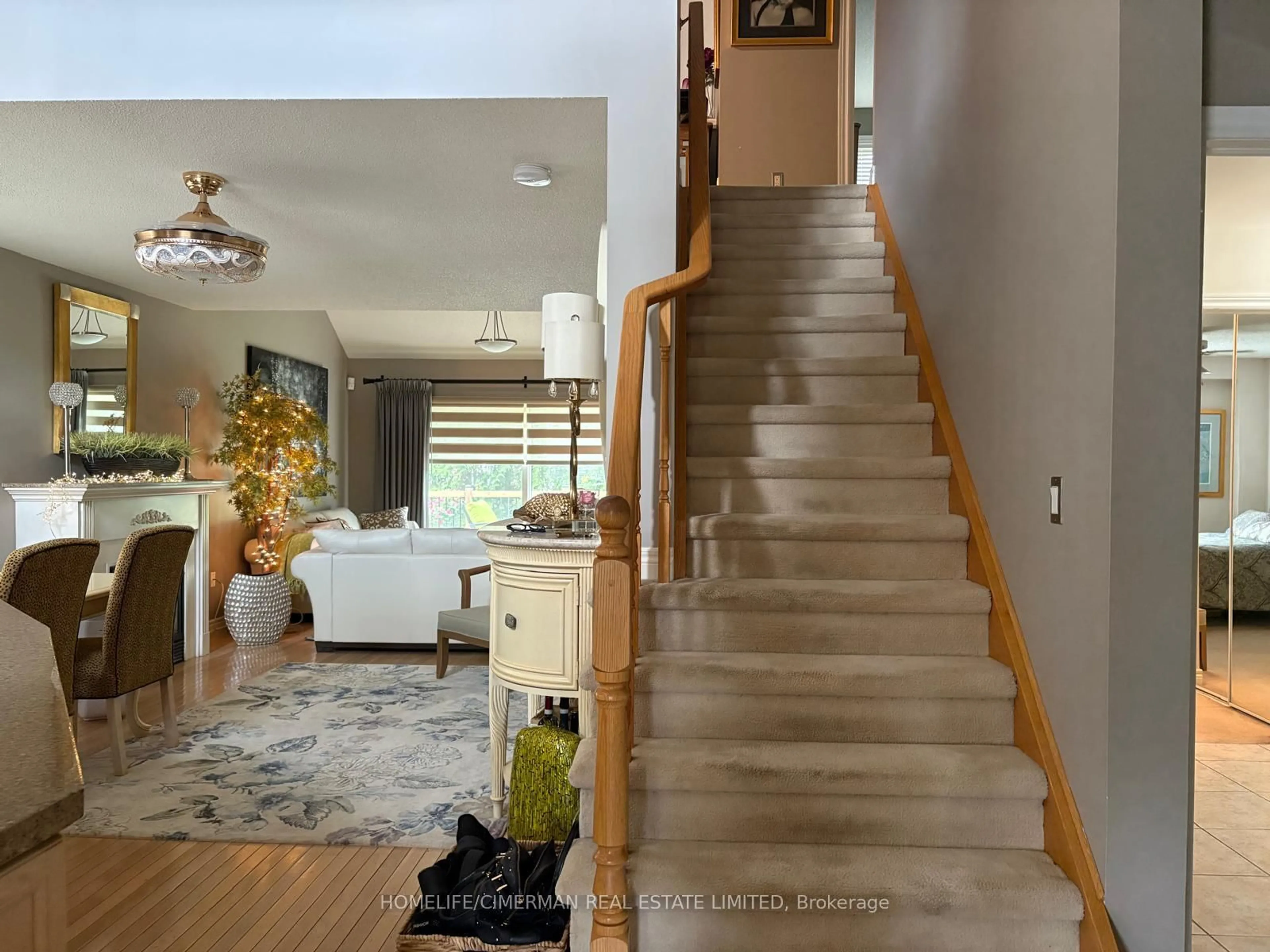 Indoor entryway for 1173 Bellview Cres #1, Burlington Ontario L7S 1C9