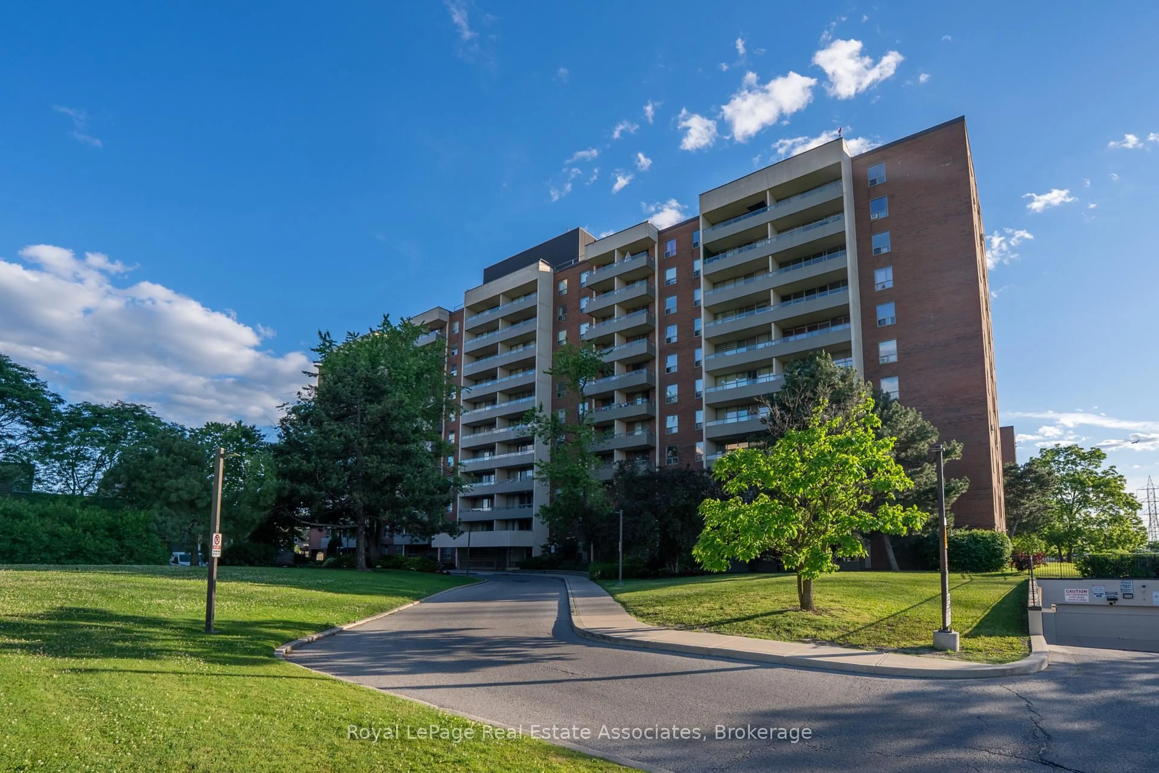 A pic from outside/outdoor area/front of a property/back of a property/a pic from drone, street for 9 Four Winds Dr #813, Toronto Ontario M3J 2S8