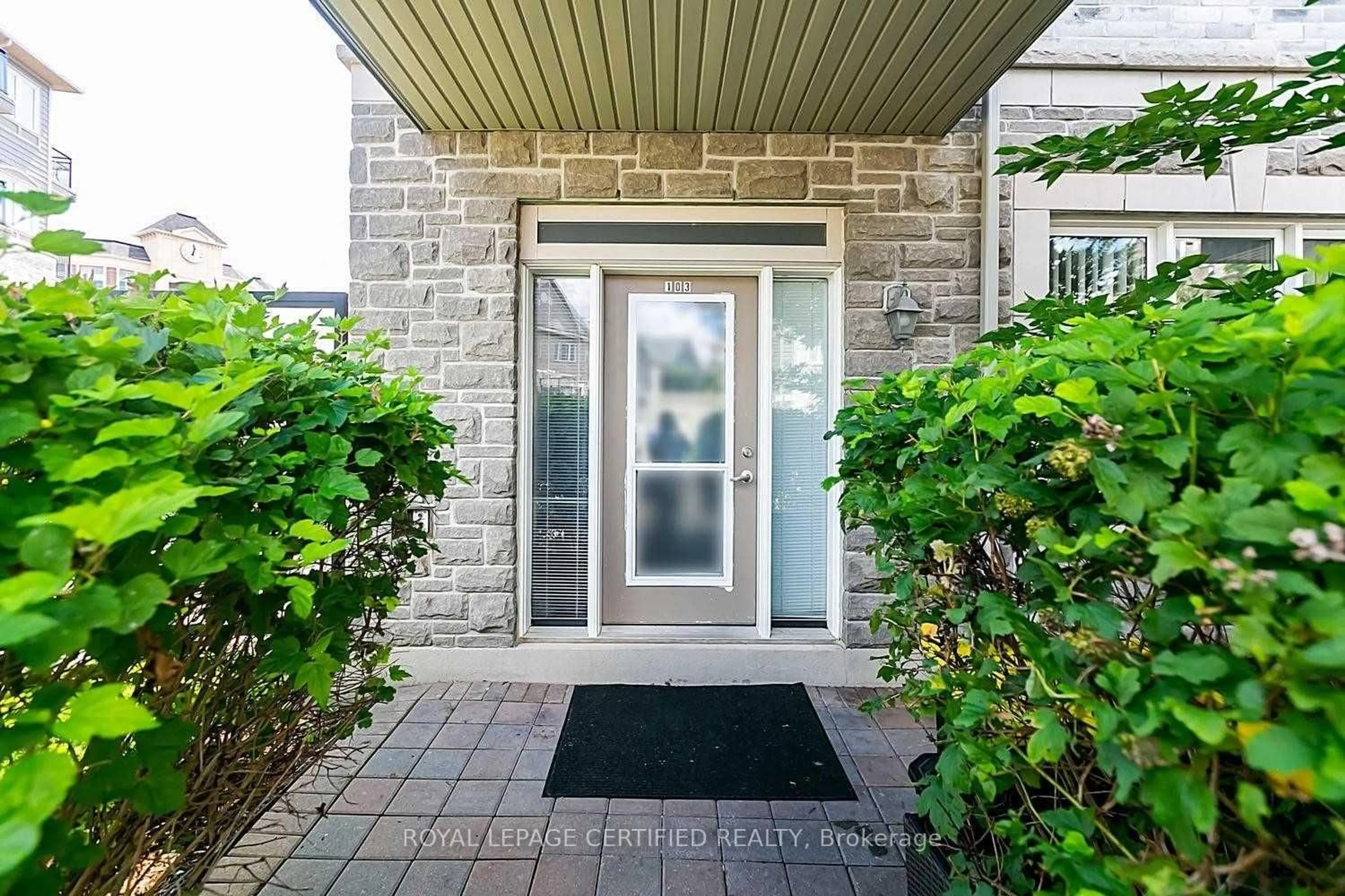 Indoor entryway for 3075 Thomas St #103, Mississauga Ontario L5M 0L8