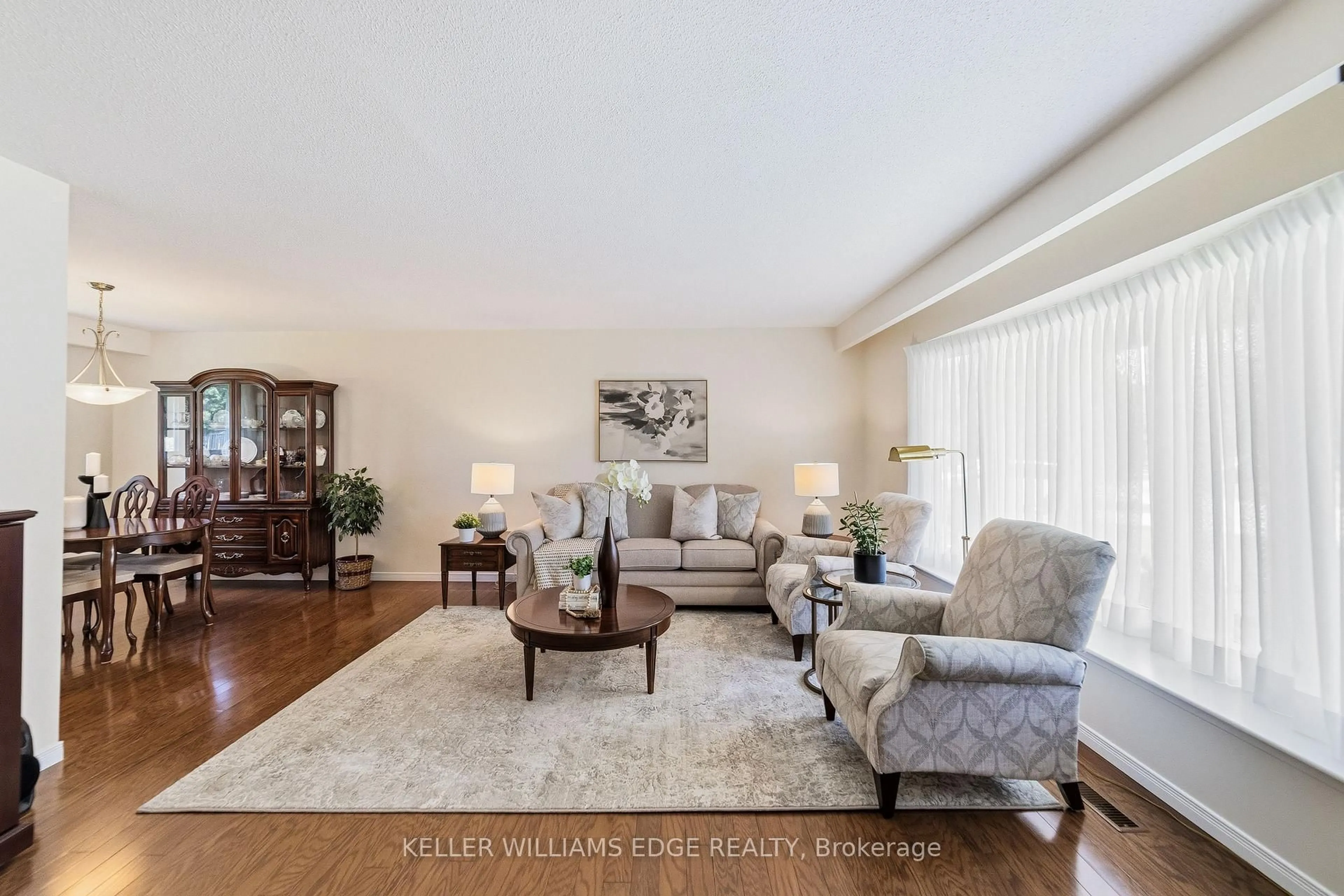 Living room with furniture, wood/laminate floor for 1495 Clinton Crt, Burlington Ontario L7M 1N1
