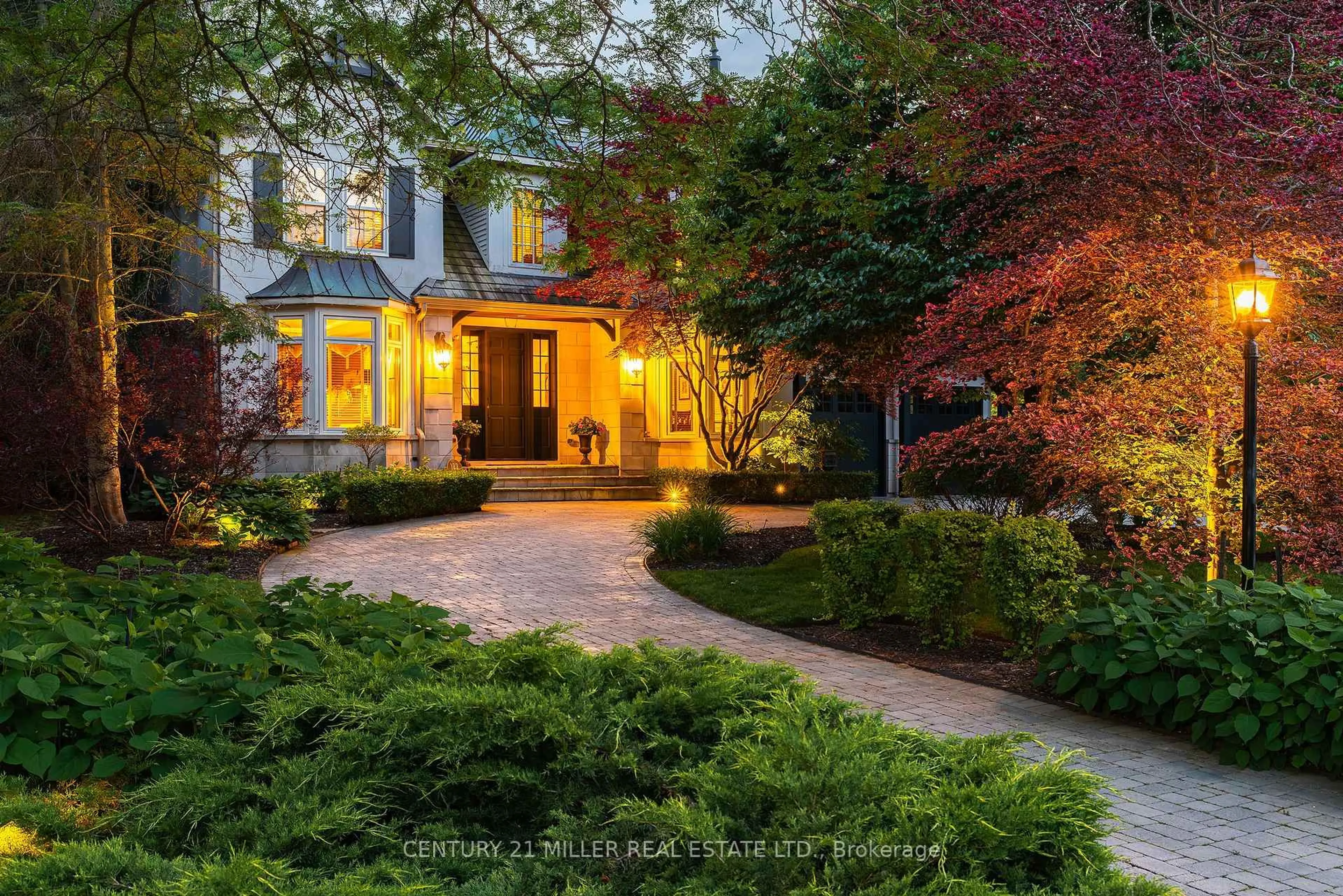 Unknown for 122 Lisonally Crt, Oakville Ontario L6L 6P2