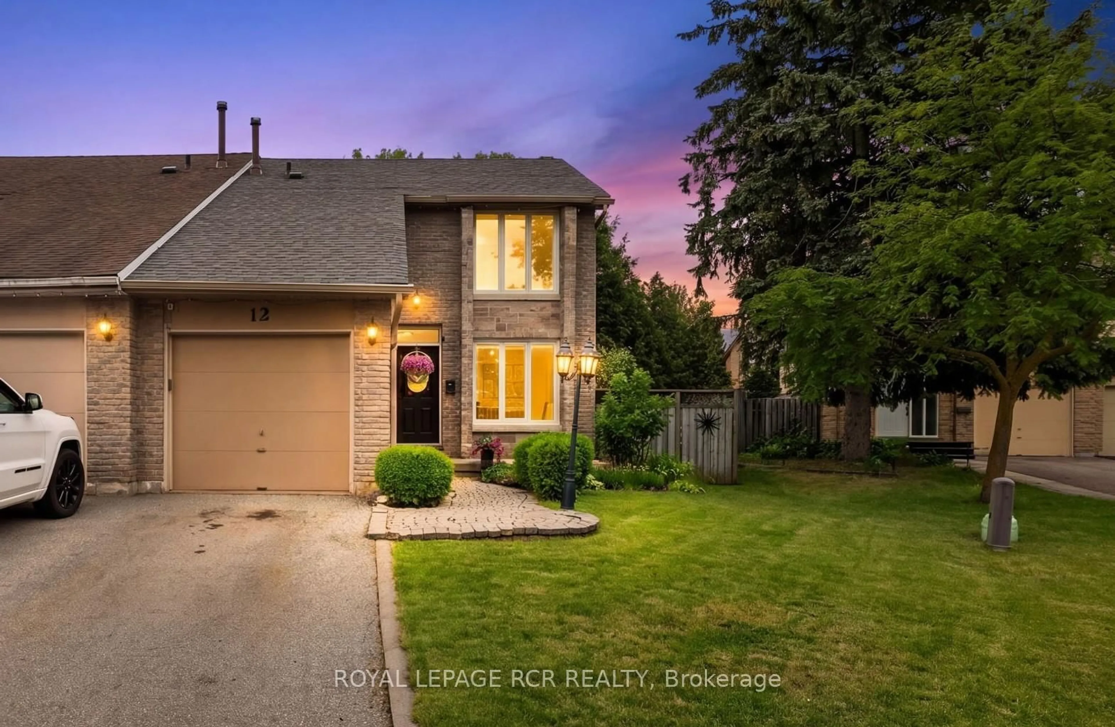 A pic from outside/outdoor area/front of a property/back of a property/a pic from drone, street for 12 Macassa Crt, Brampton Ontario L6Z 1B3