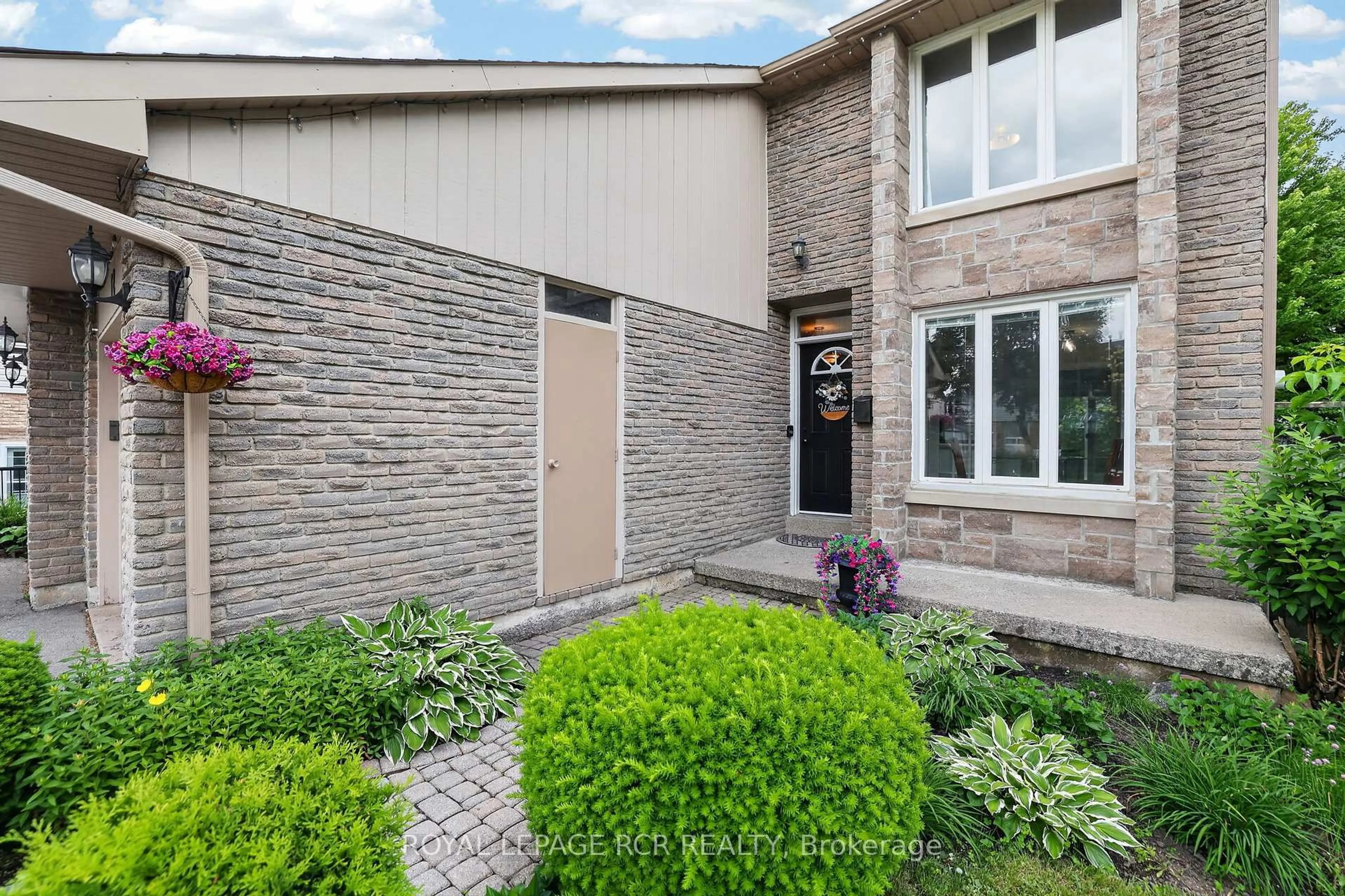 Home with brick exterior material, street for 12 Macassa Crt, Brampton Ontario L6Z 1B3