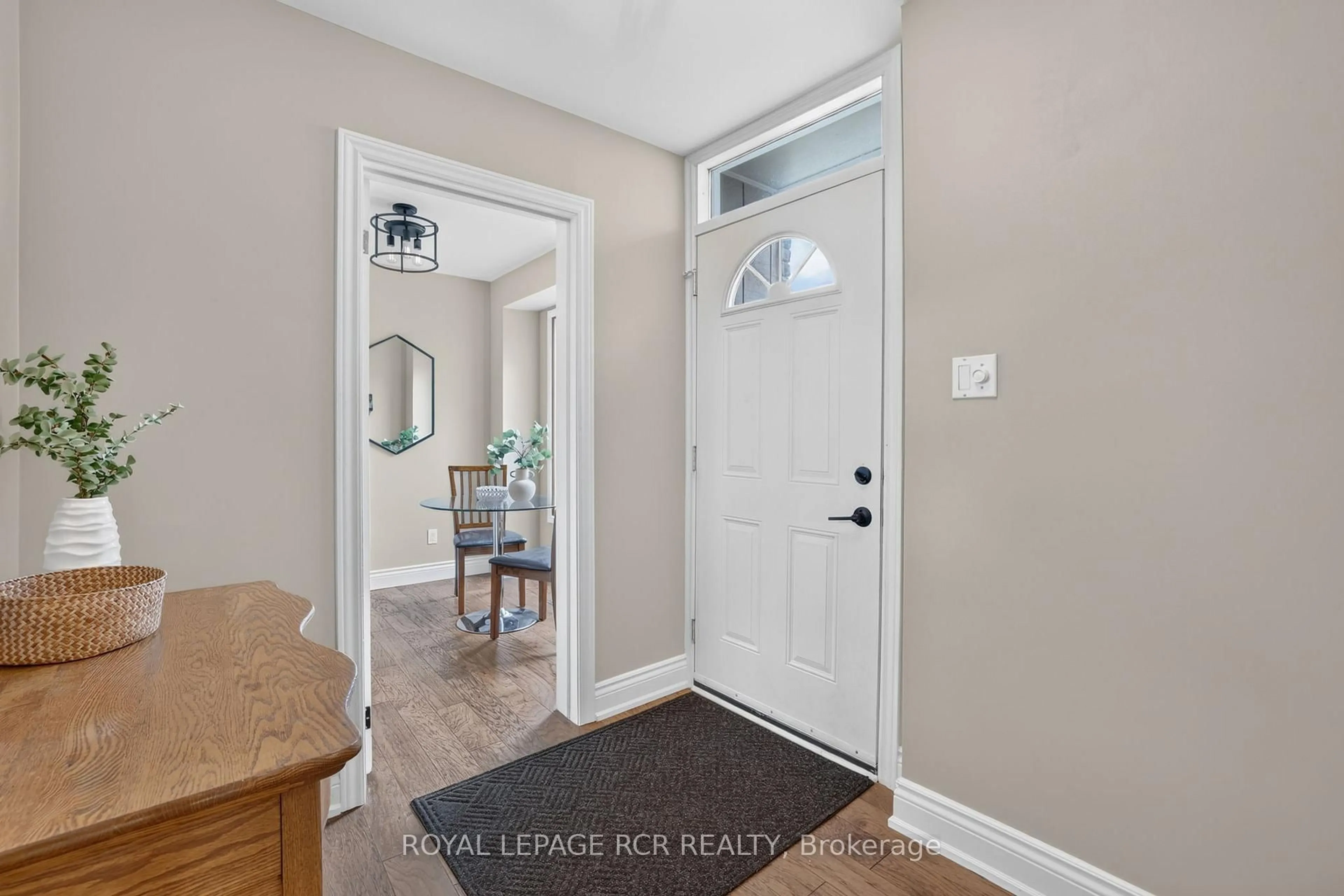 Indoor entryway for 12 Macassa Crt, Brampton Ontario L6Z 1B3