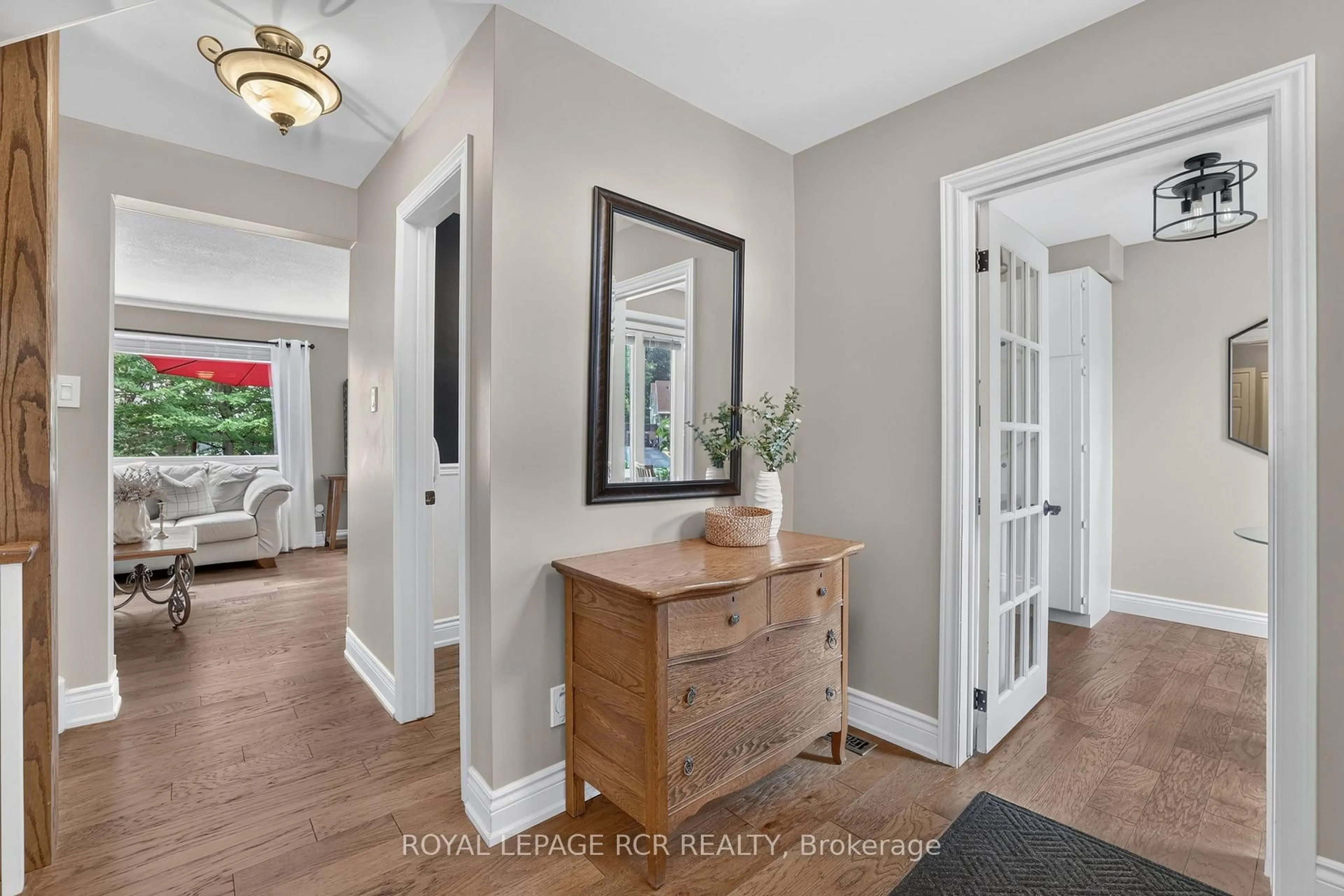Indoor entryway for 12 Macassa Crt, Brampton Ontario L6Z 1B3