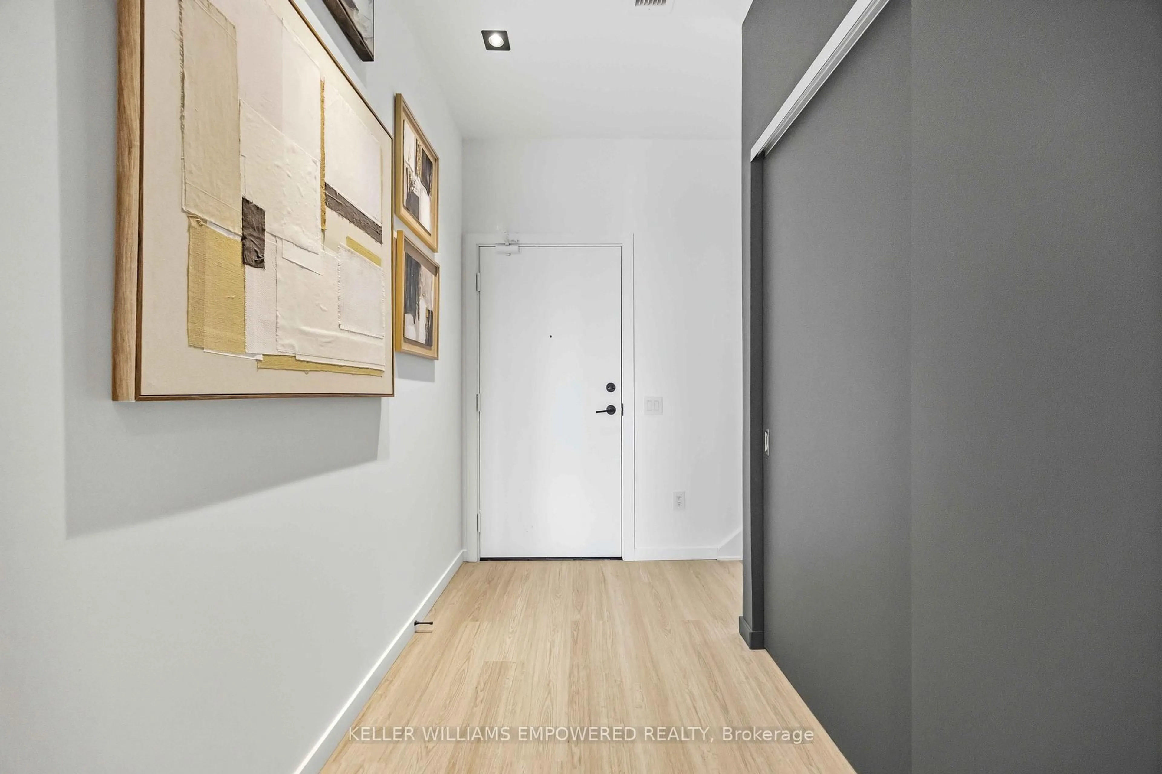 Indoor entryway for 689 The Queensway St #802, Toronto Ontario M8Y 1L1