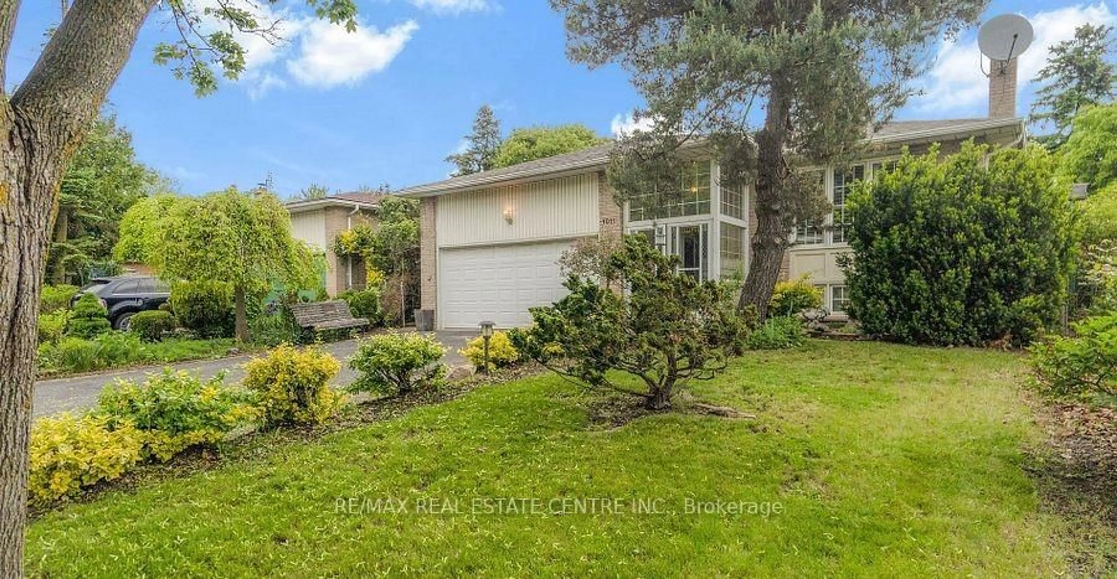 Unknown for 1011 Pearson Dr, Oakville Ontario L6H 2Y9