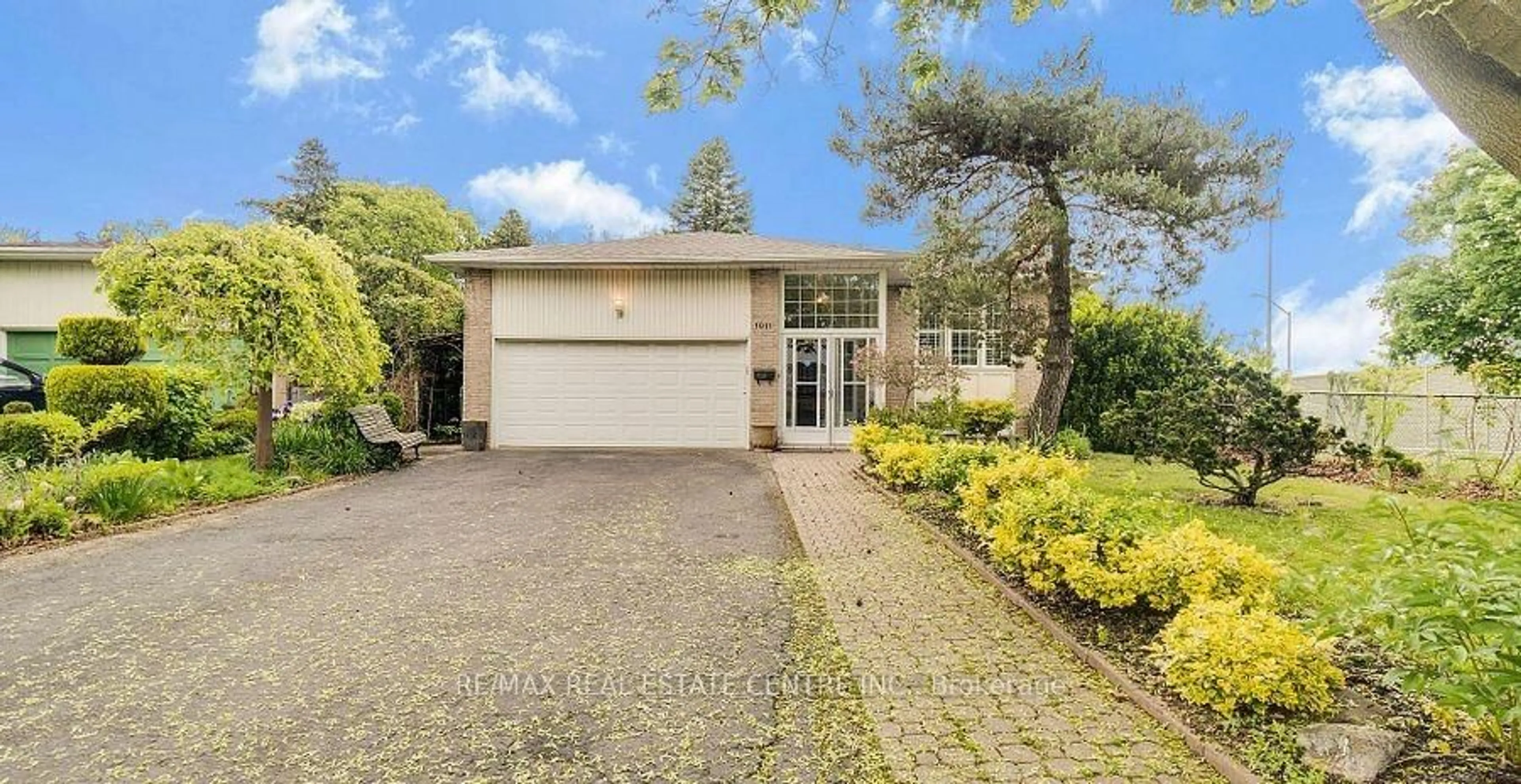 Unknown for 1011 Pearson Dr, Oakville Ontario L6H 2Y9