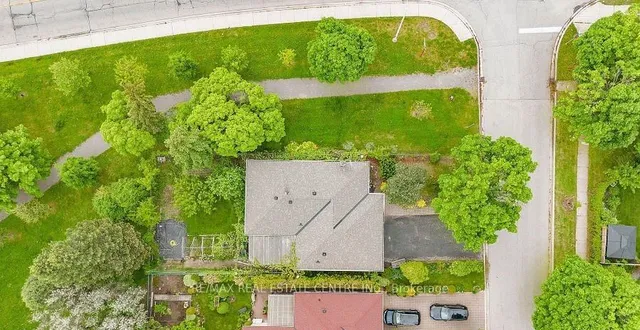 1011 Pearson Dr, Oakville 5
