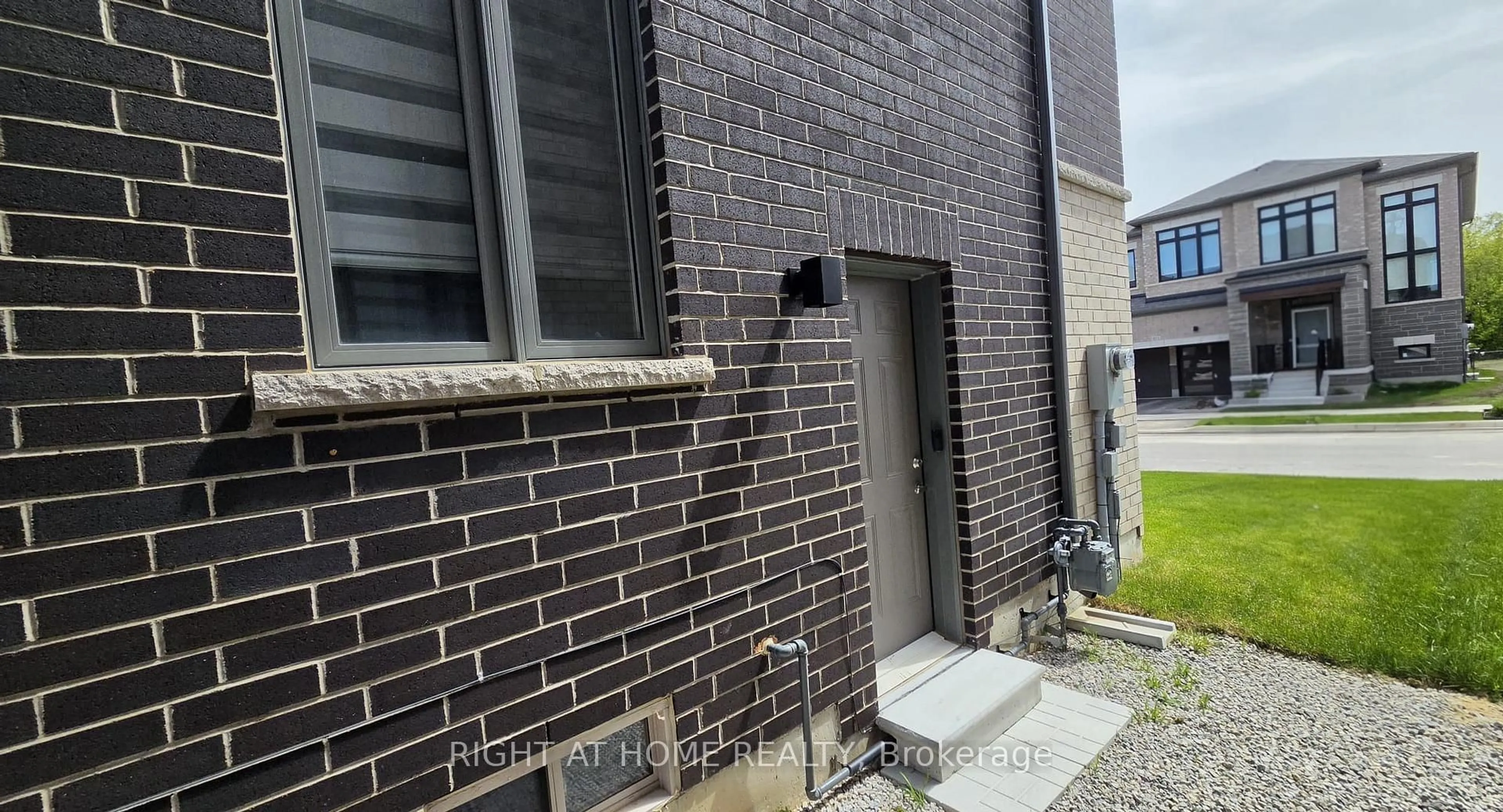 Home with brick exterior material, street for 816 Apple Terr, Milton Ontario L9E 2C3