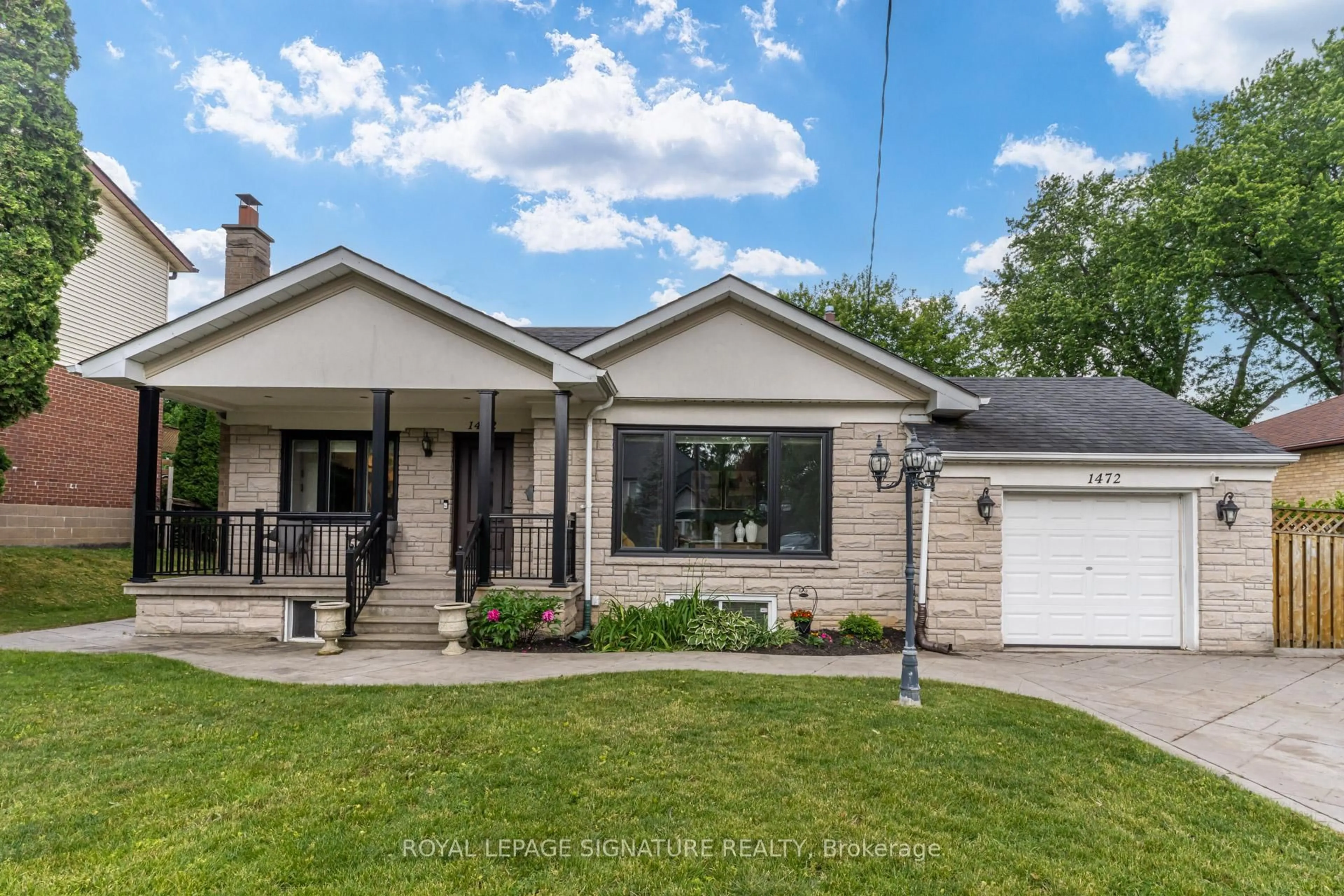 Home with vinyl exterior material, street for 1472 Myron Dr, Mississauga Ontario L5E 2N6