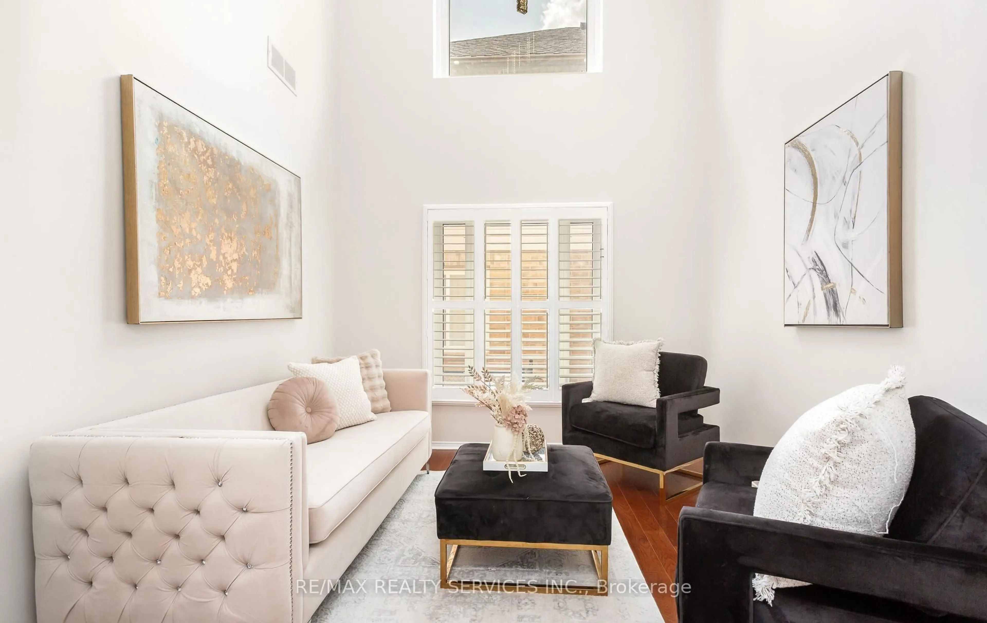 Living room with furniture, unknown for 4110 Forest Run Ave, Burlington Ontario L7M 4L7