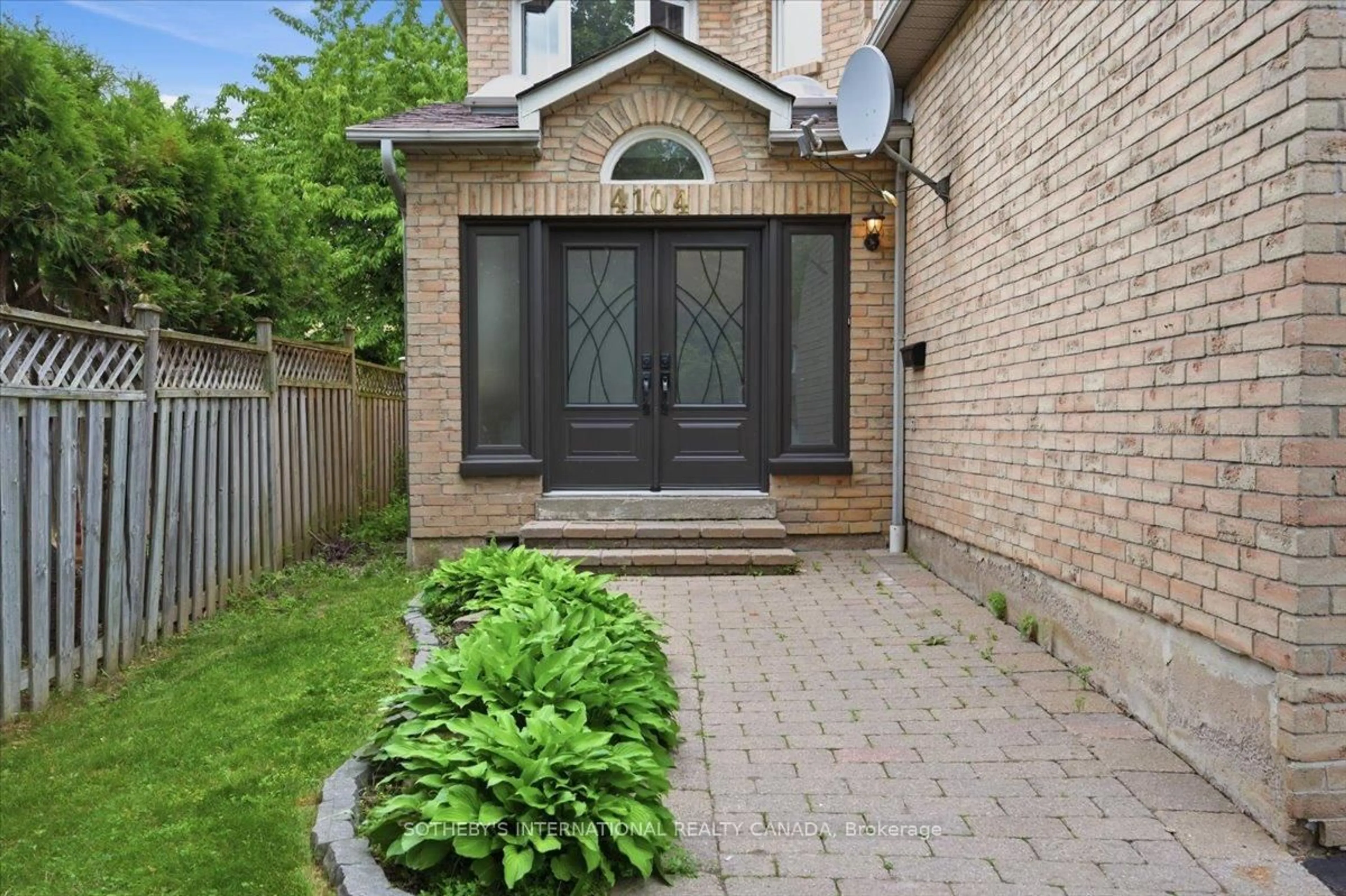 Unknown for 4104 Credit Pointe Dr, Mississauga Ontario L5M 3K6