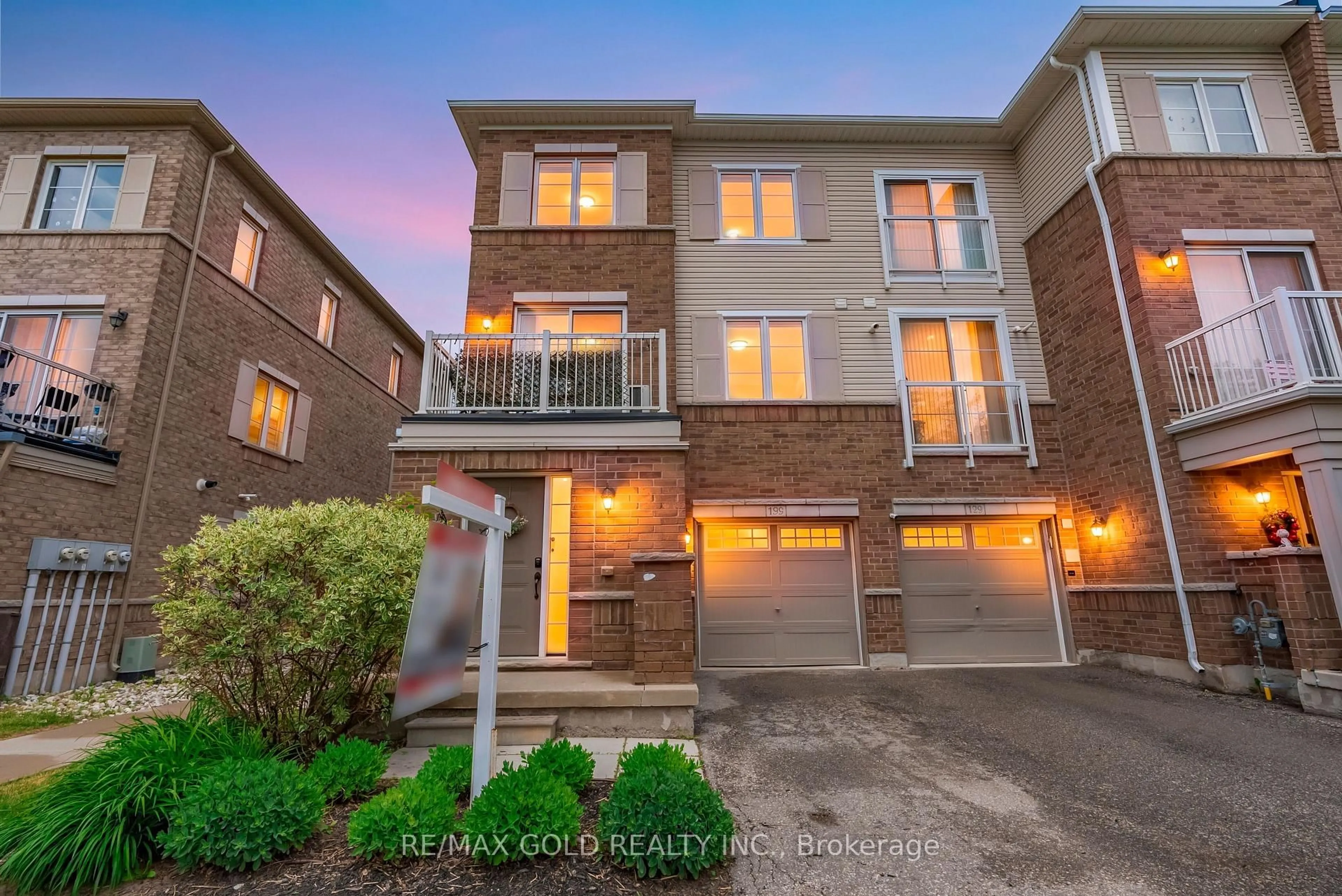 Home with brick exterior material, street for 165 HAMPSHIRE Way #128, Milton Ontario L9T 8M7