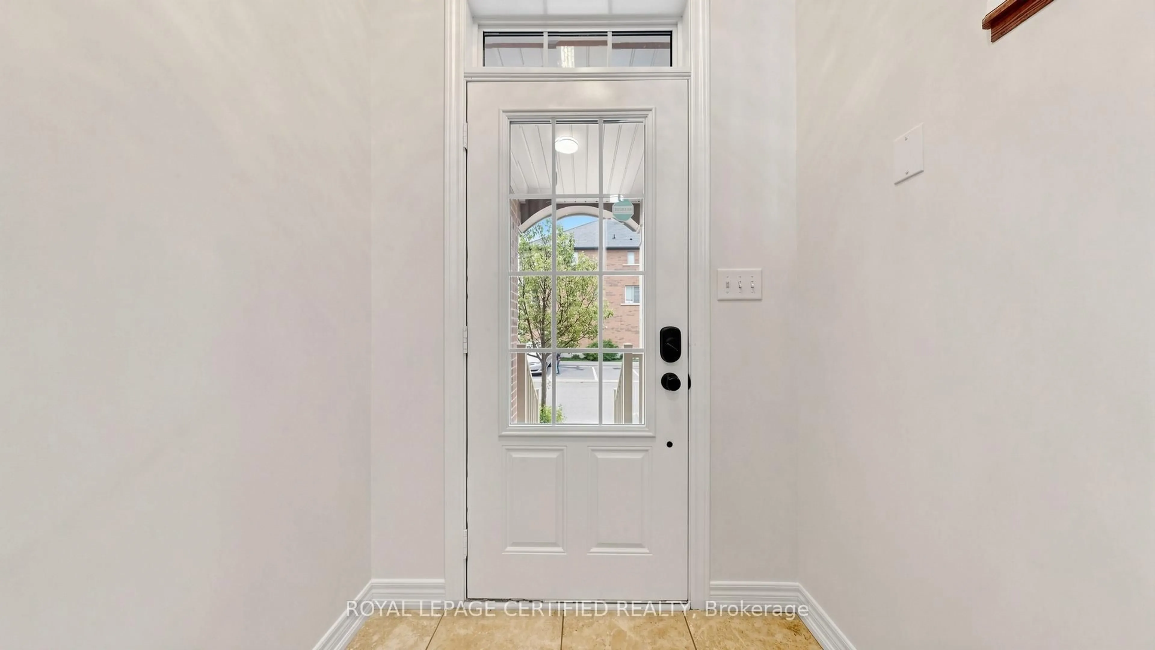 Indoor entryway for 1380 Granrock Cres, Mississauga Ontario L5V 0E1
