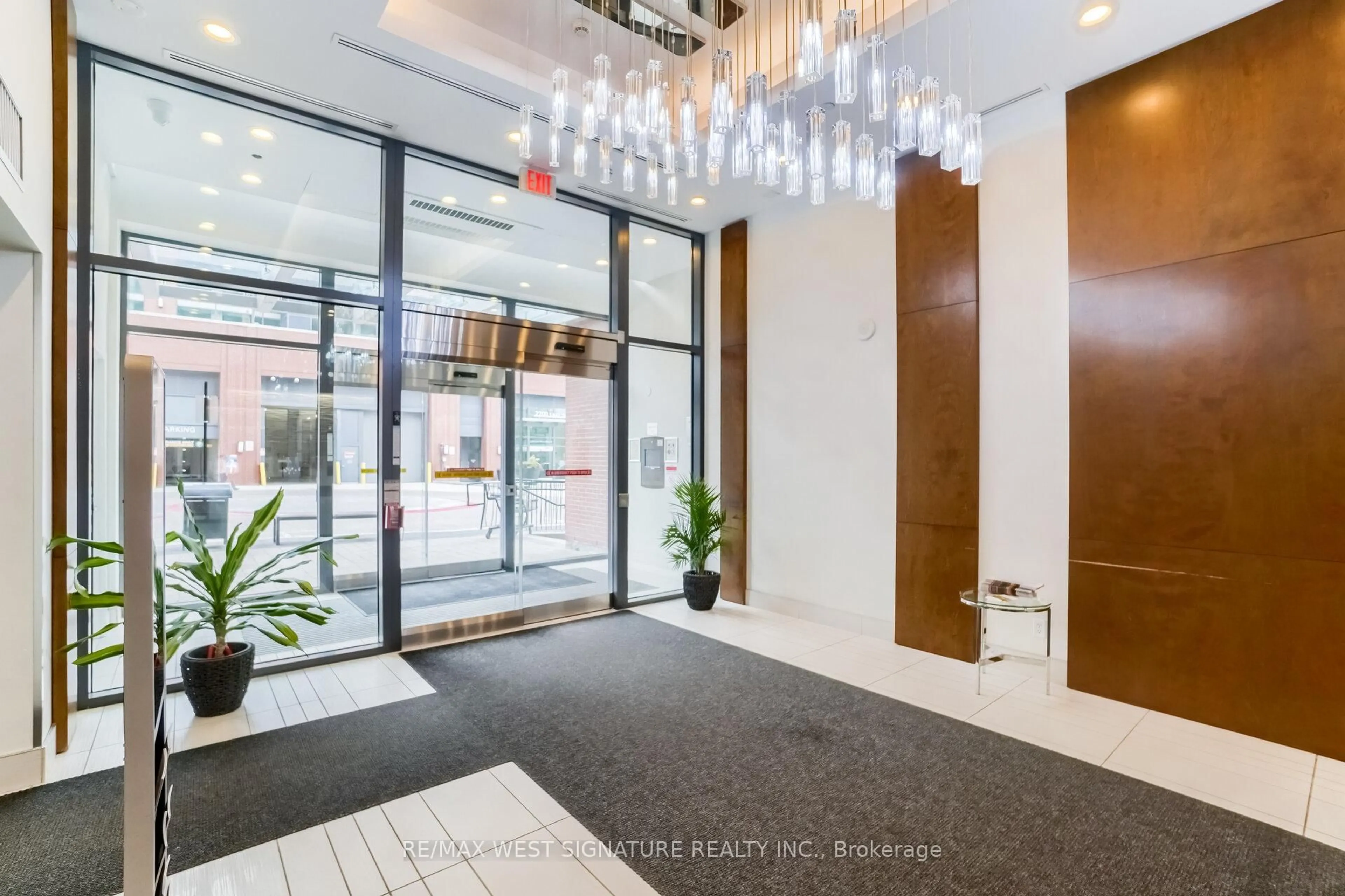 Indoor foyer for 2212 Lake Shore Blvd #711, Toronto Ontario M8V 0C2