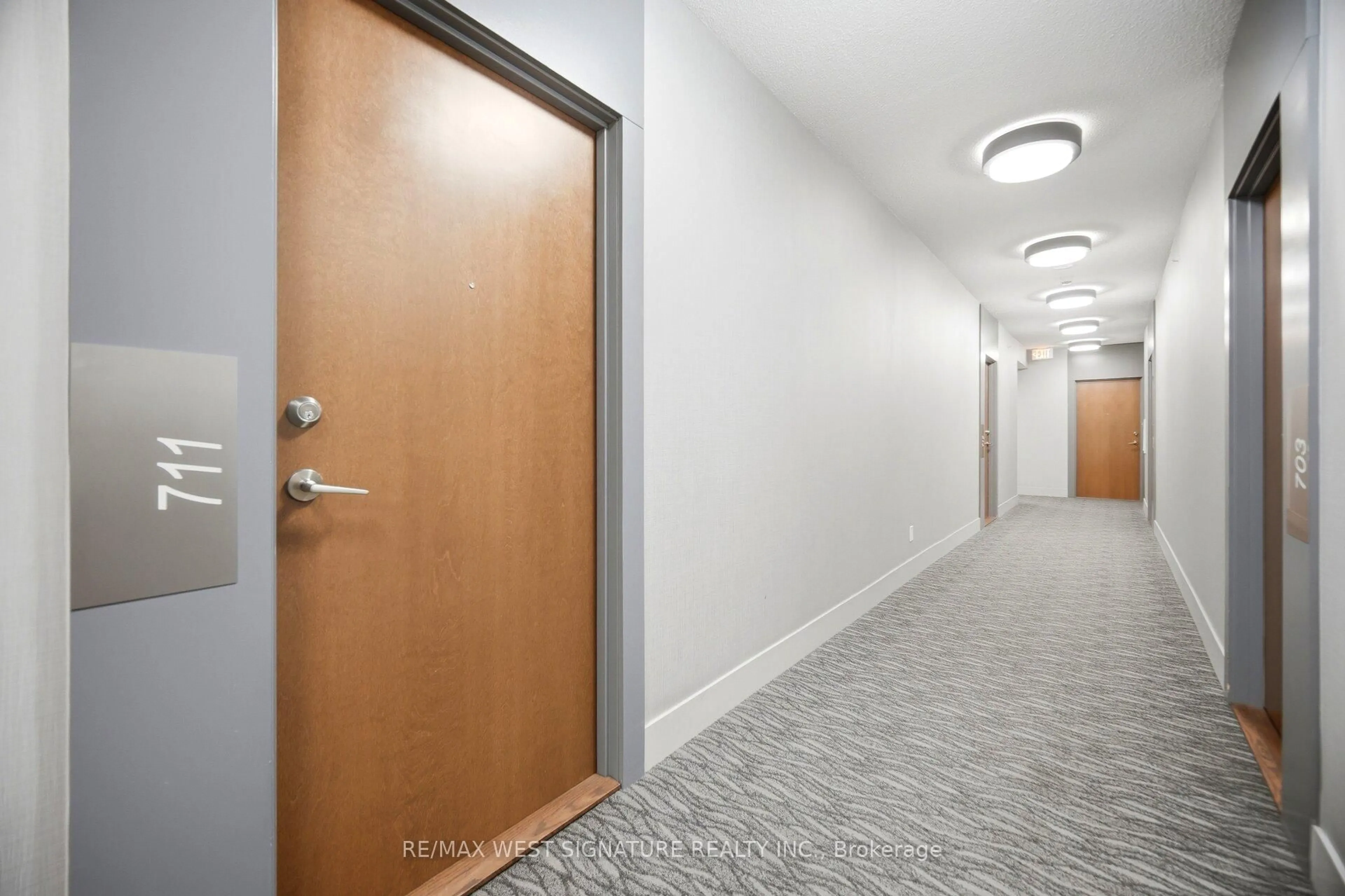 Indoor foyer for 2212 Lake Shore Blvd #711, Toronto Ontario M8V 0C2