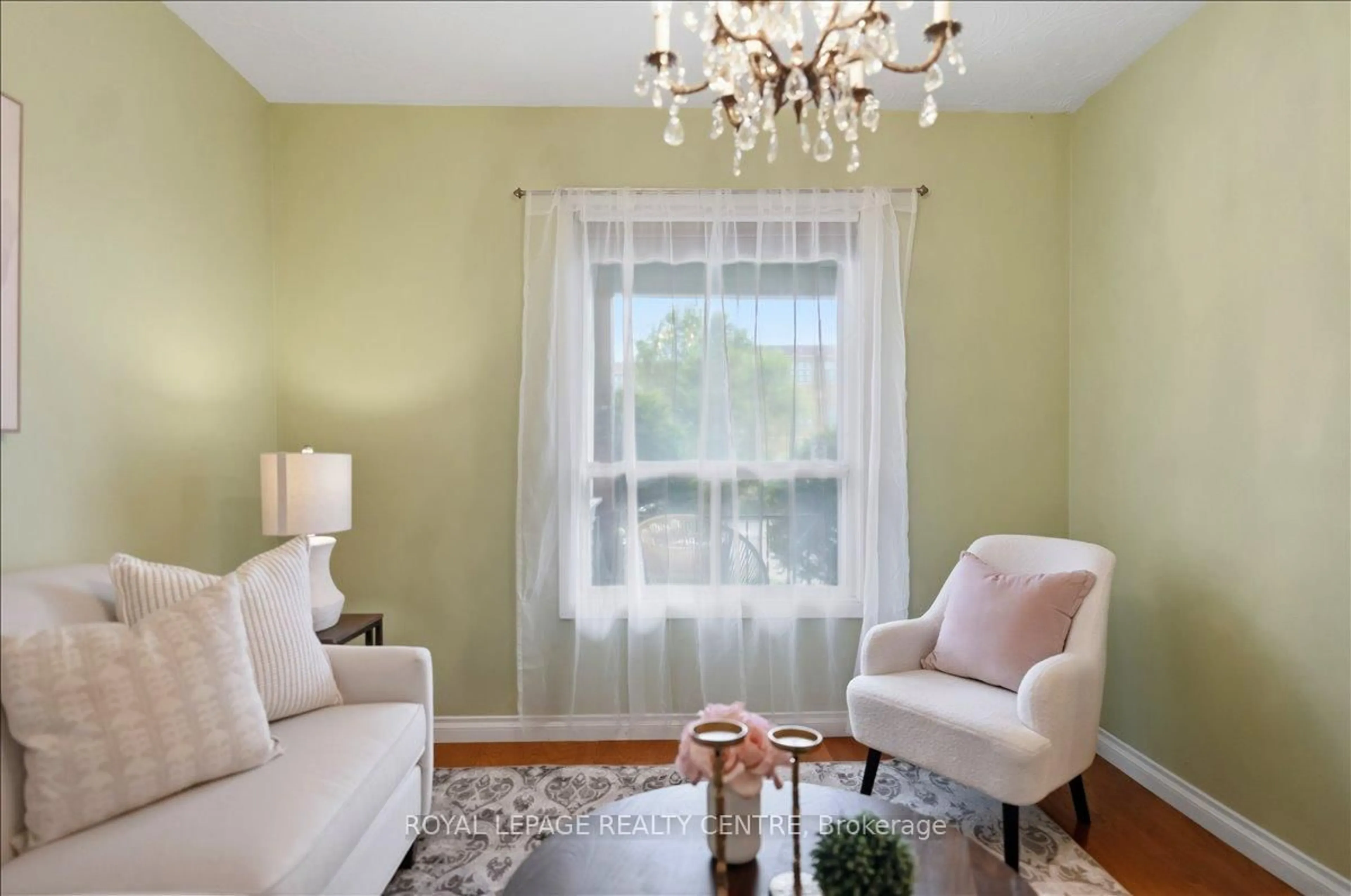 Living room with furniture, wood/laminate floor for 115 Priscilla Ave, Toronto Ontario M6S 3W4
