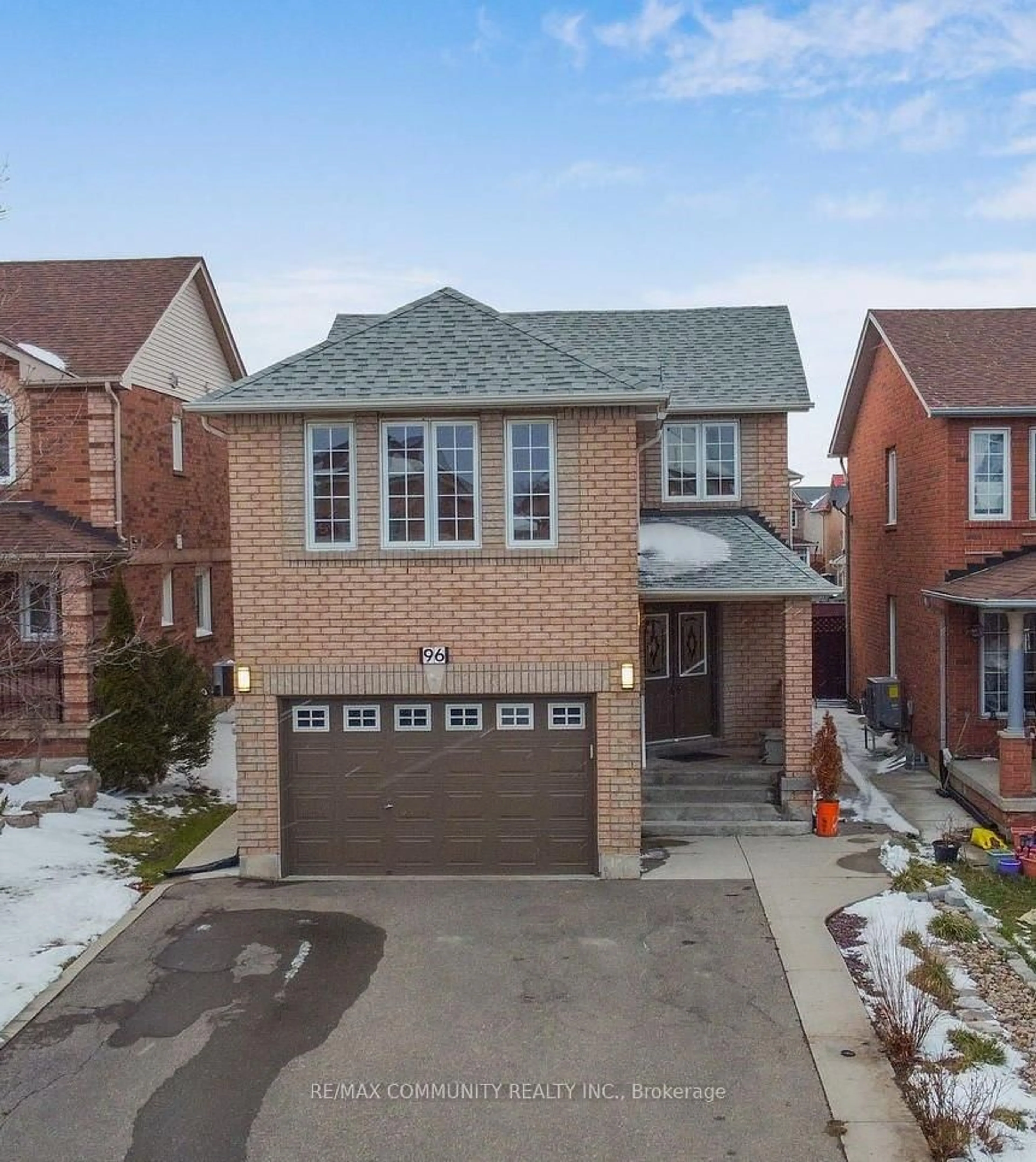 Home with brick exterior material, street for 96 Mosley Cres, Brampton Ontario L6Y 5C9