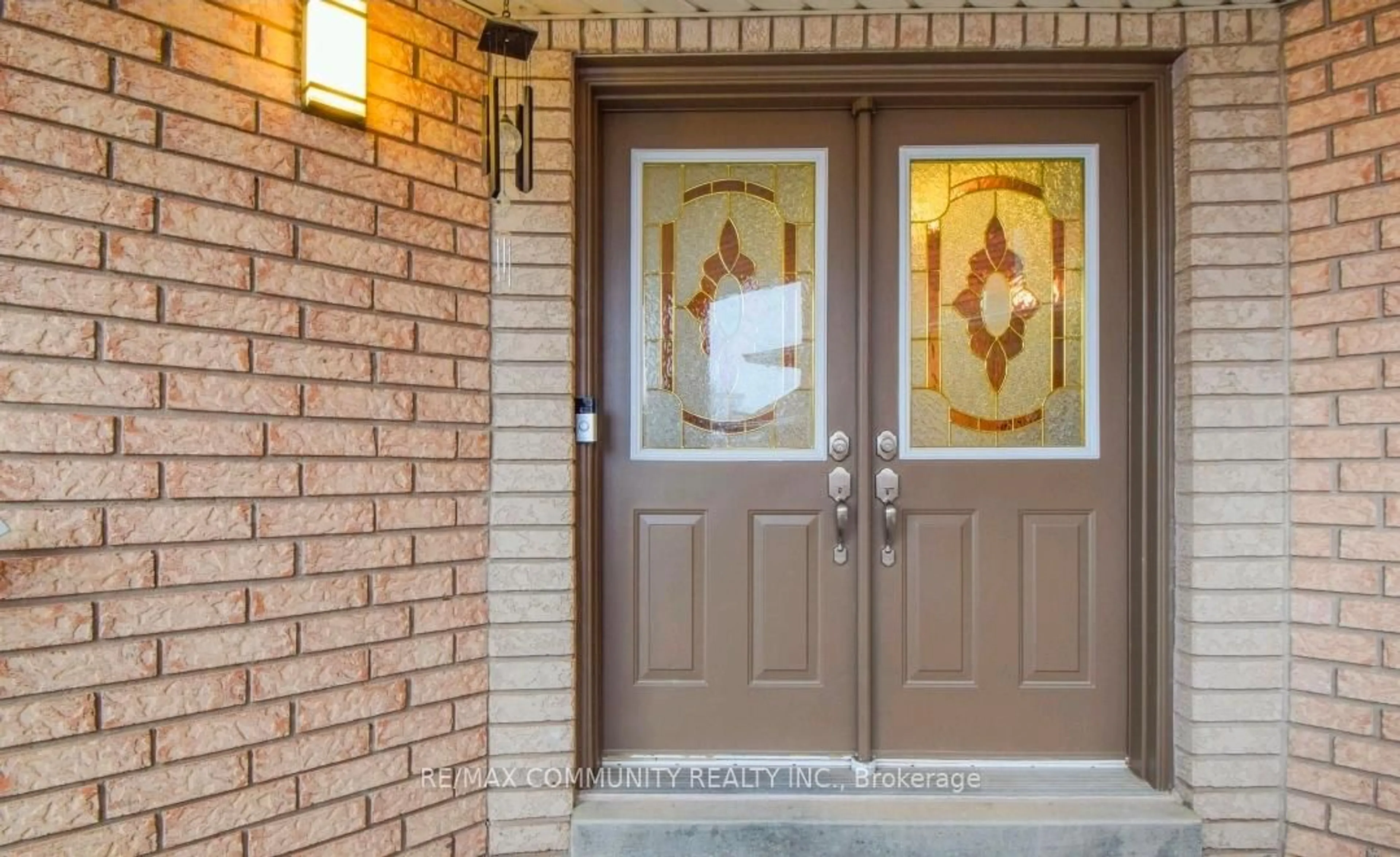 Indoor entryway for 96 Mosley Cres, Brampton Ontario L6Y 5C9