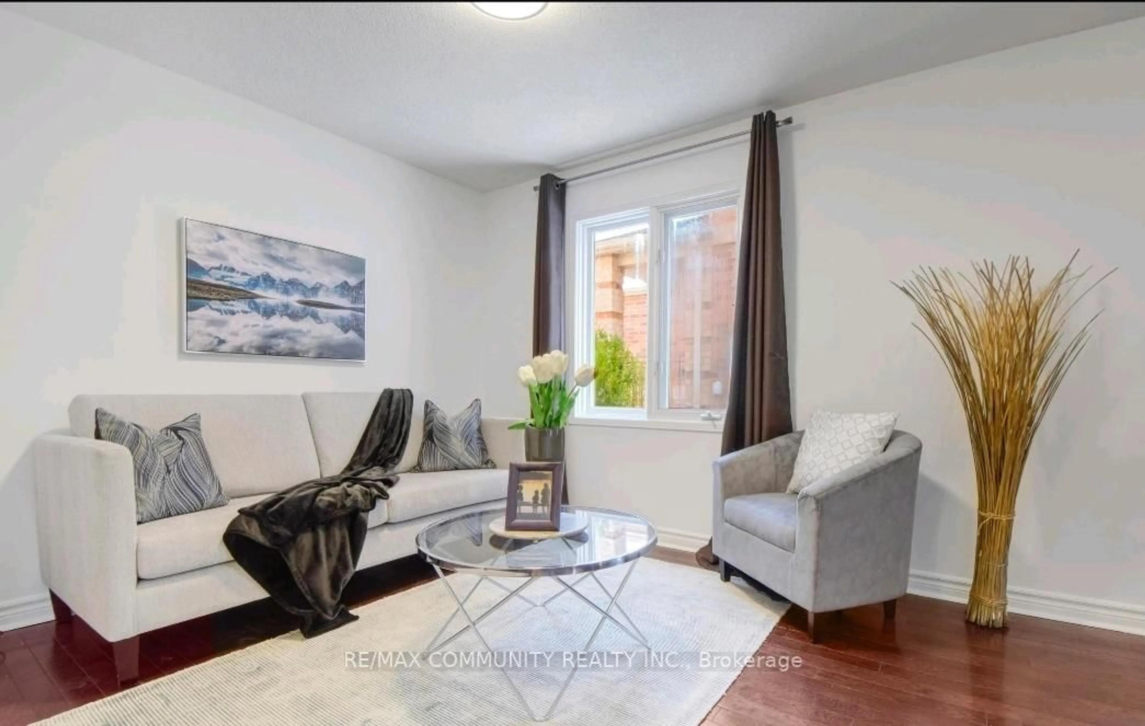 Living room with furniture, unknown for 96 Mosley Cres, Brampton Ontario L6Y 5C9