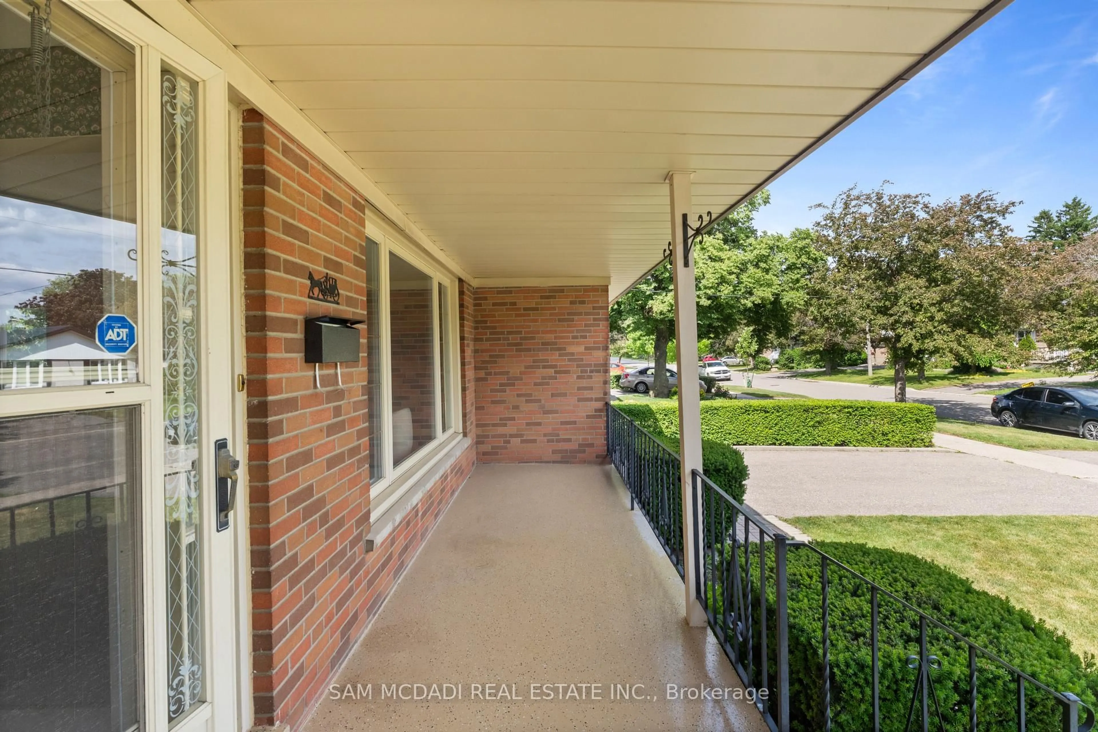Patio, street for 757 Netherton Cres, Mississauga Ontario L4Y 2M5