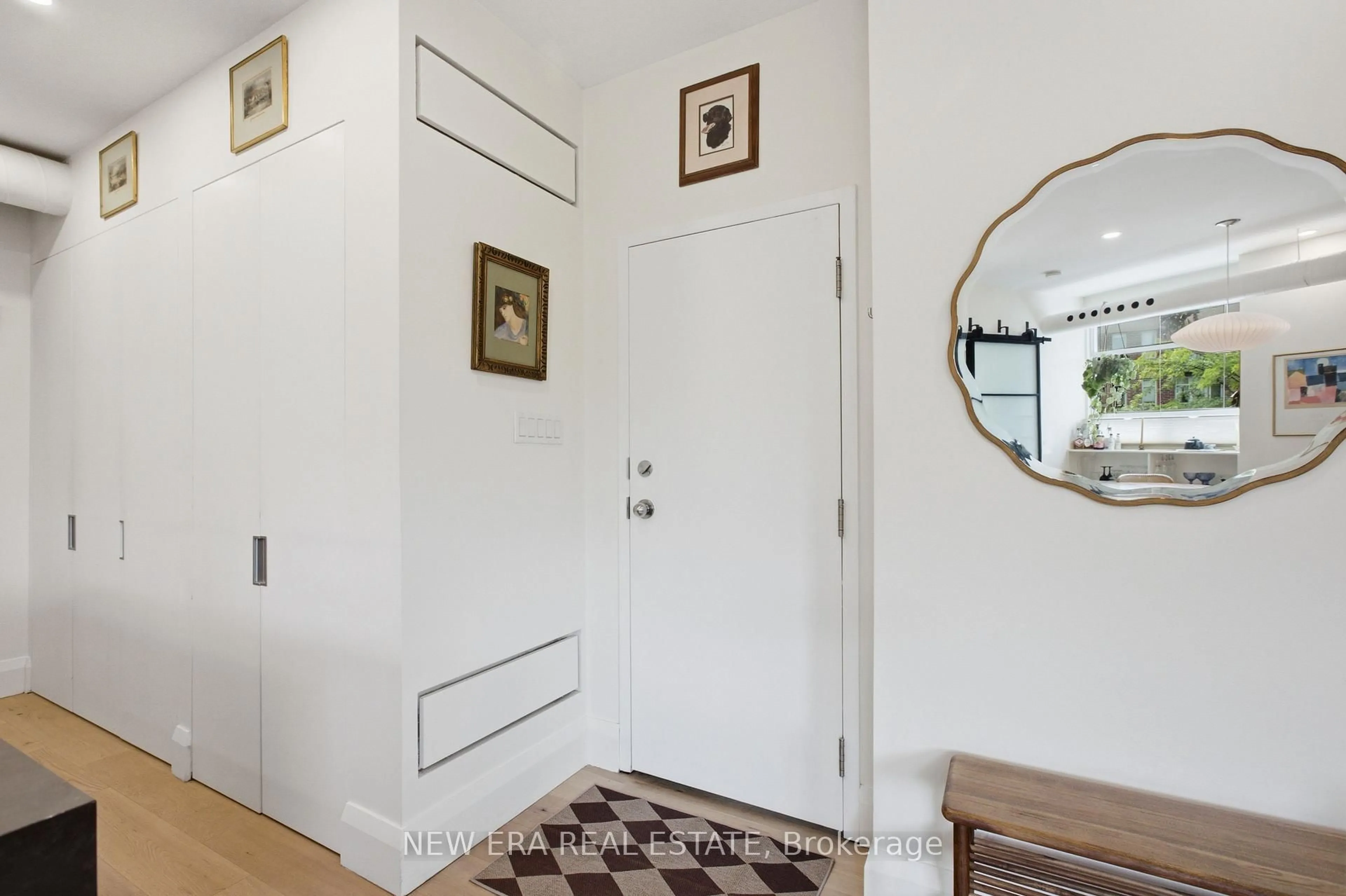 Indoor entryway for 371 Wallace Ave #39, Toronto Ontario M6P 3N8